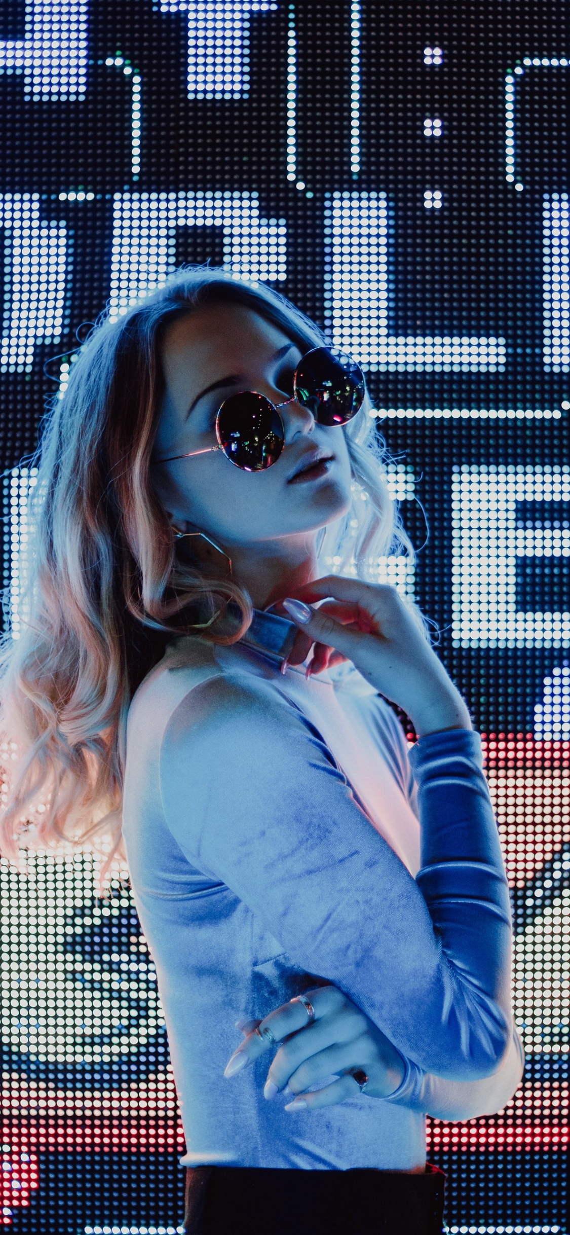 Обои девушка, электронная танцевальная музыка, Смесь любви и ненависти 3, ремикс, Mashup в разрешении 1125x2436