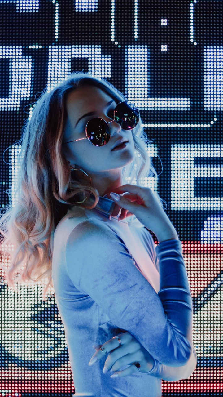 Обои девушка, электронная танцевальная музыка, Смесь любви и ненависти 3, ремикс, Mashup в разрешении 720x1280