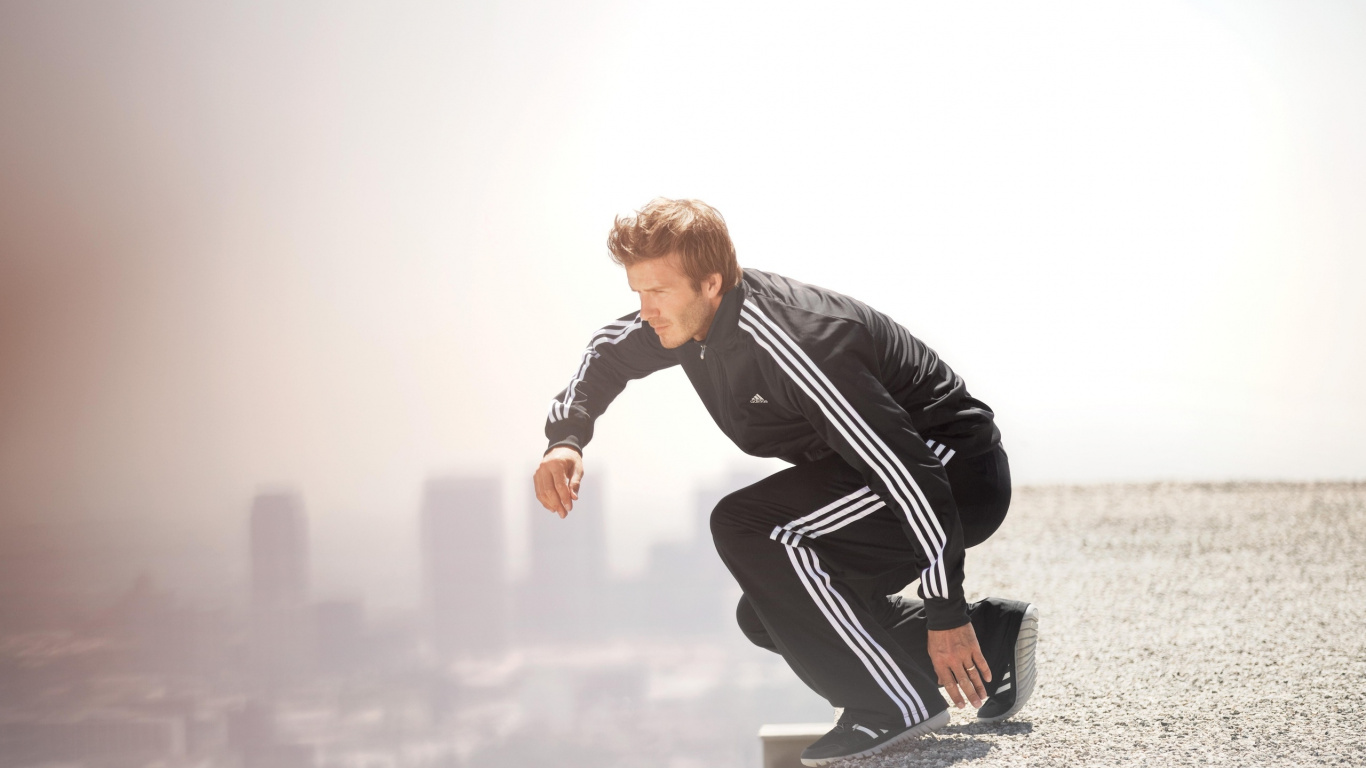 Обои Дэвид Бекхэм, отдых, спорт, прыжки, скачок в разрешении 1366x768