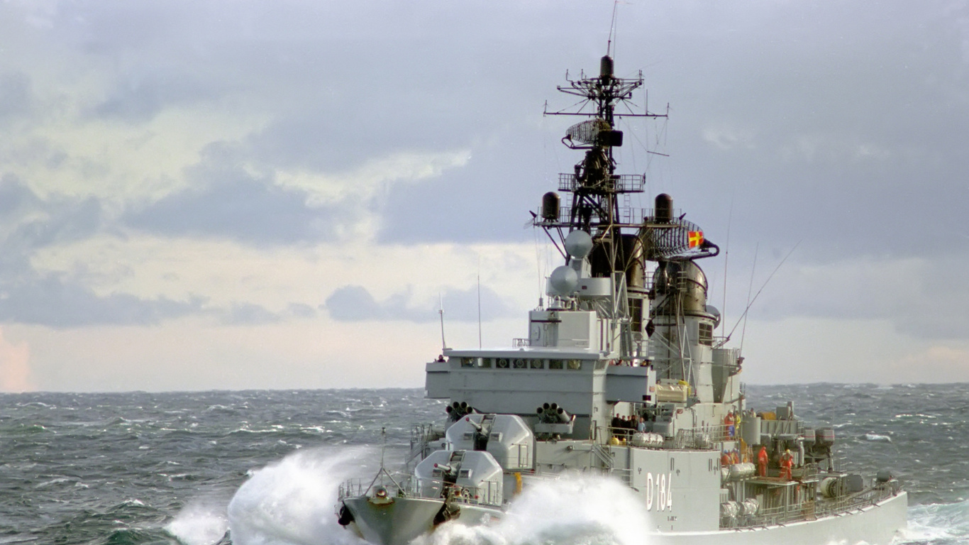 Обои фрегат, разрушитель, ракетный катер, Гамбург-класса эсминец, военный корабль в разрешении 1366x768