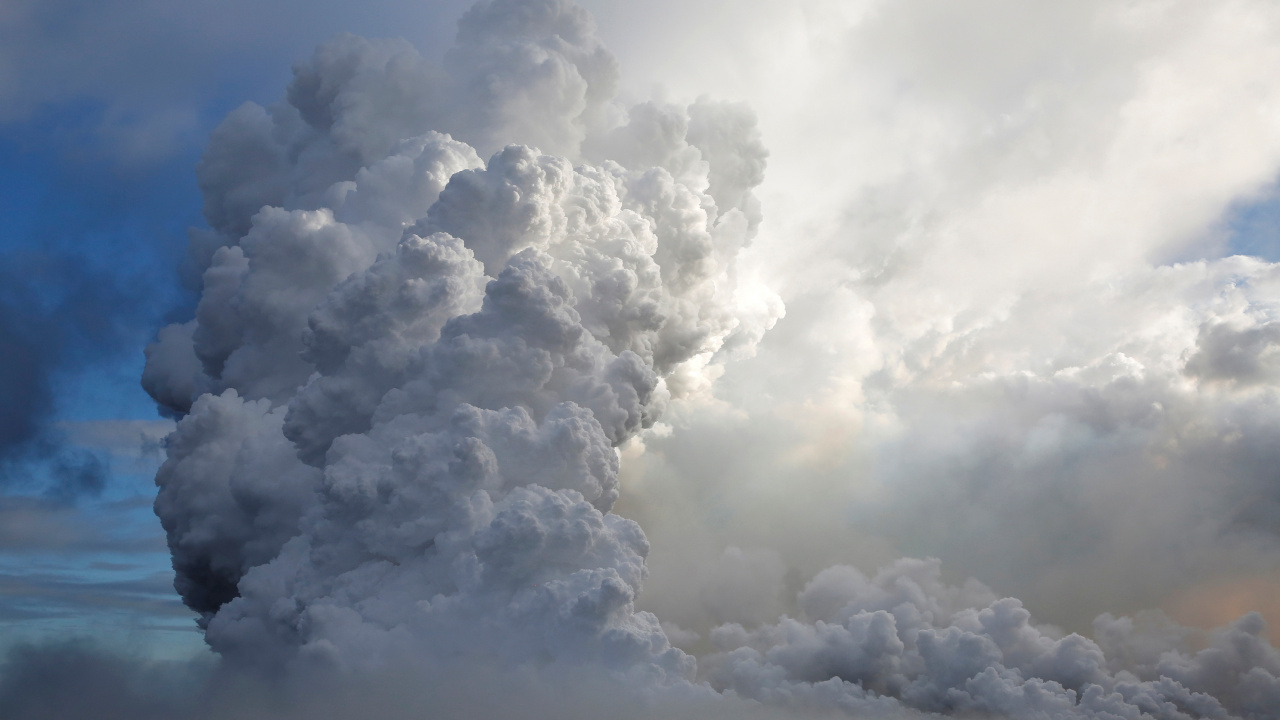 Обои кучевое облако, Гора Агунг, вулкан, лава, облако в разрешении 1280x720