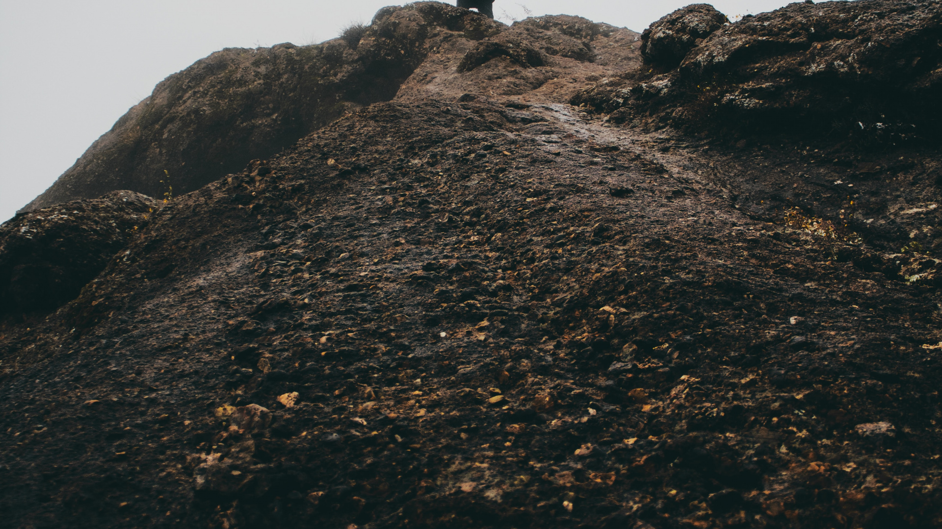 Обои Упал, туман, архитектура, рок, интернет мем в разрешении 1920x1080