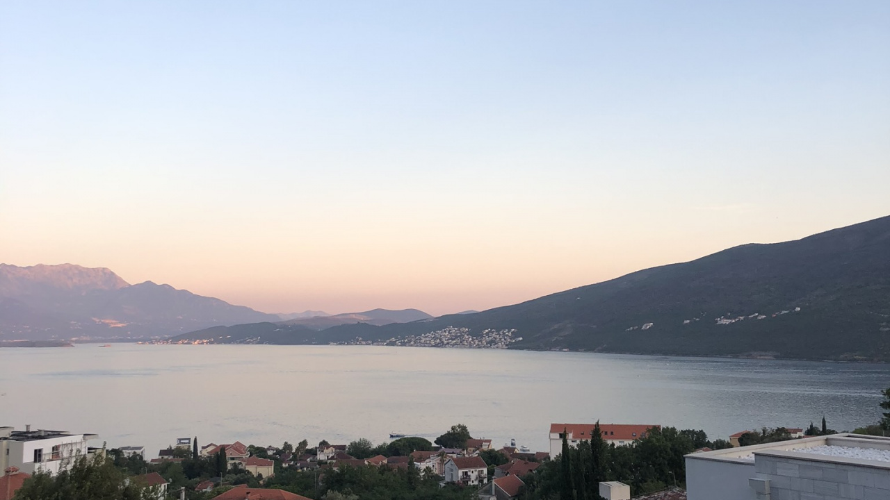 Обои недвижимость, вода, нагорье, горизонт, Банк в разрешении 1280x720