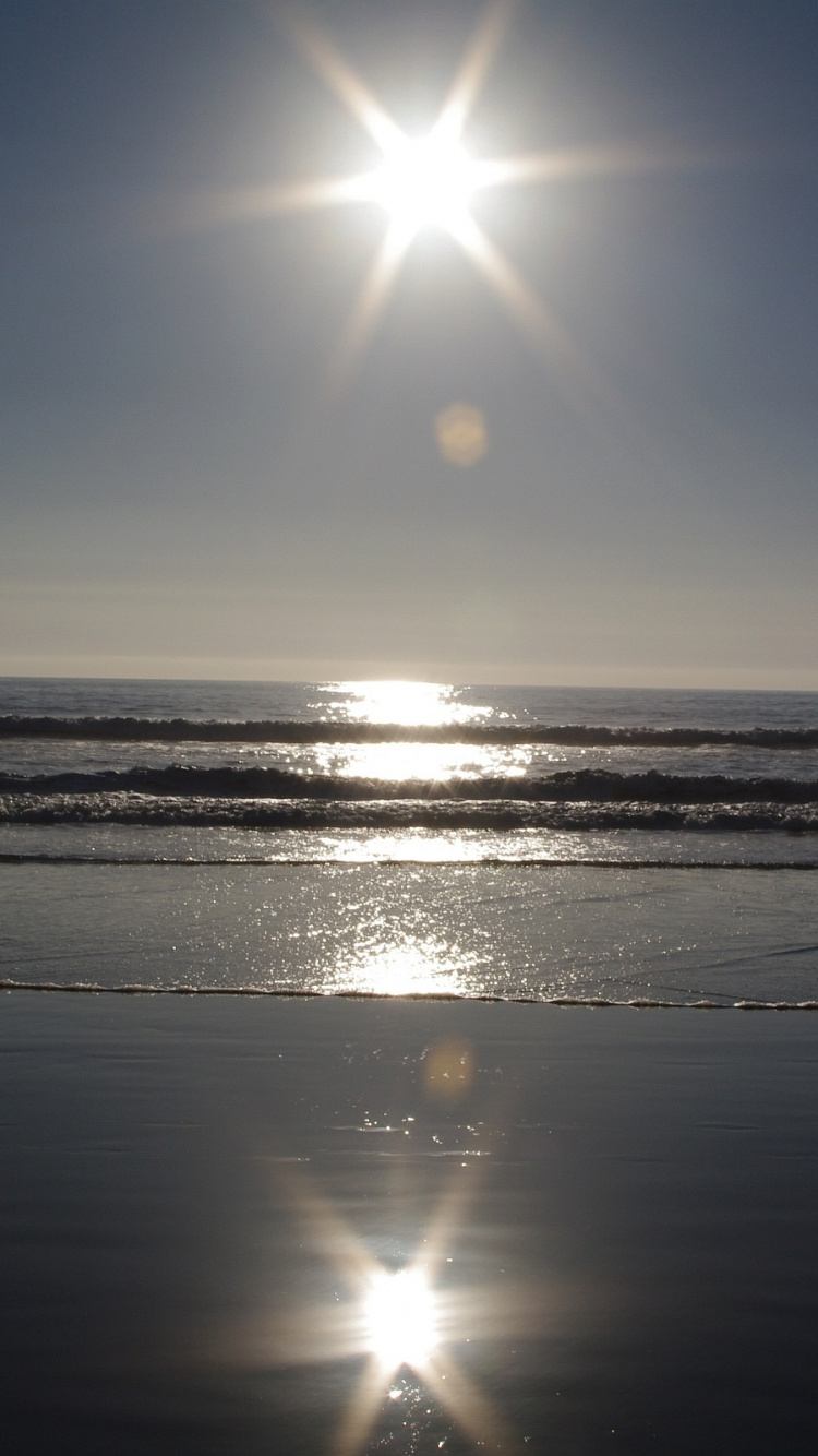 Обои отражение, море, берег, океан, горизонт в разрешении 750x1334