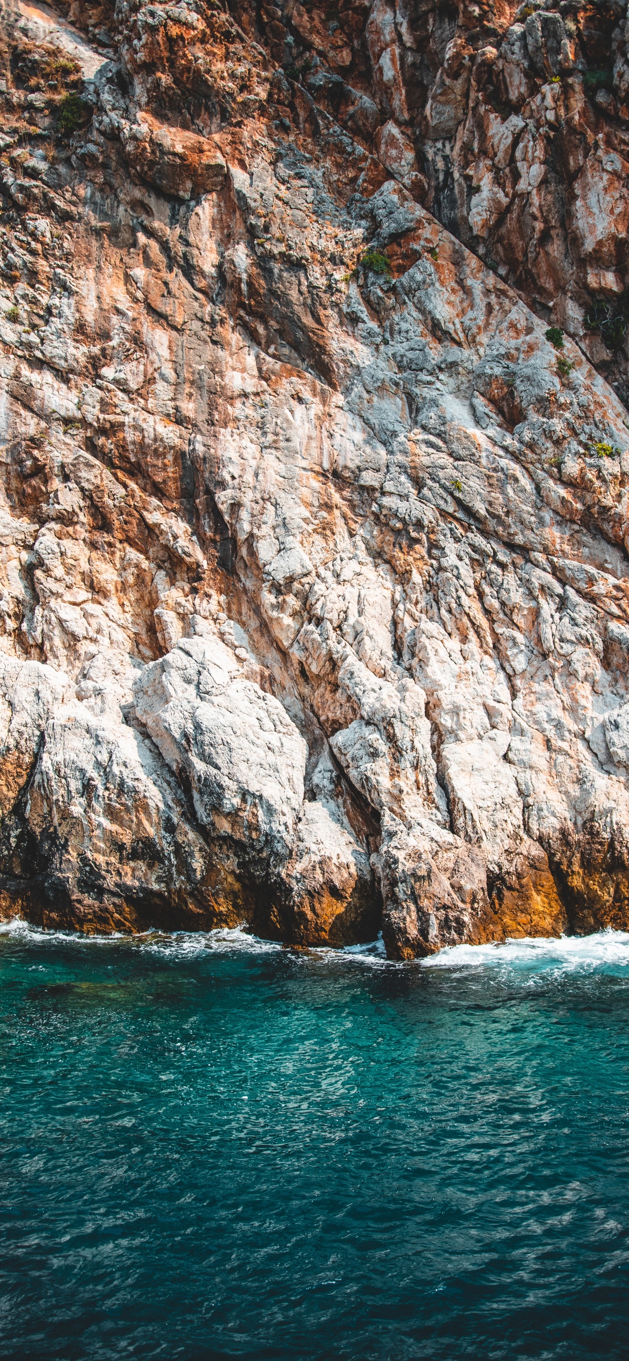 Обои море, водоем, рок, формирование, обрыв в разрешении 1242x2688
