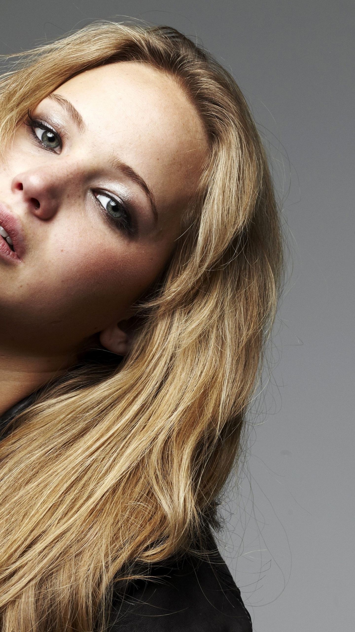 Обои Дженнифер Лоуренс, Авроры Переулок, размолвка, нос, щека в разрешении 1440x2560