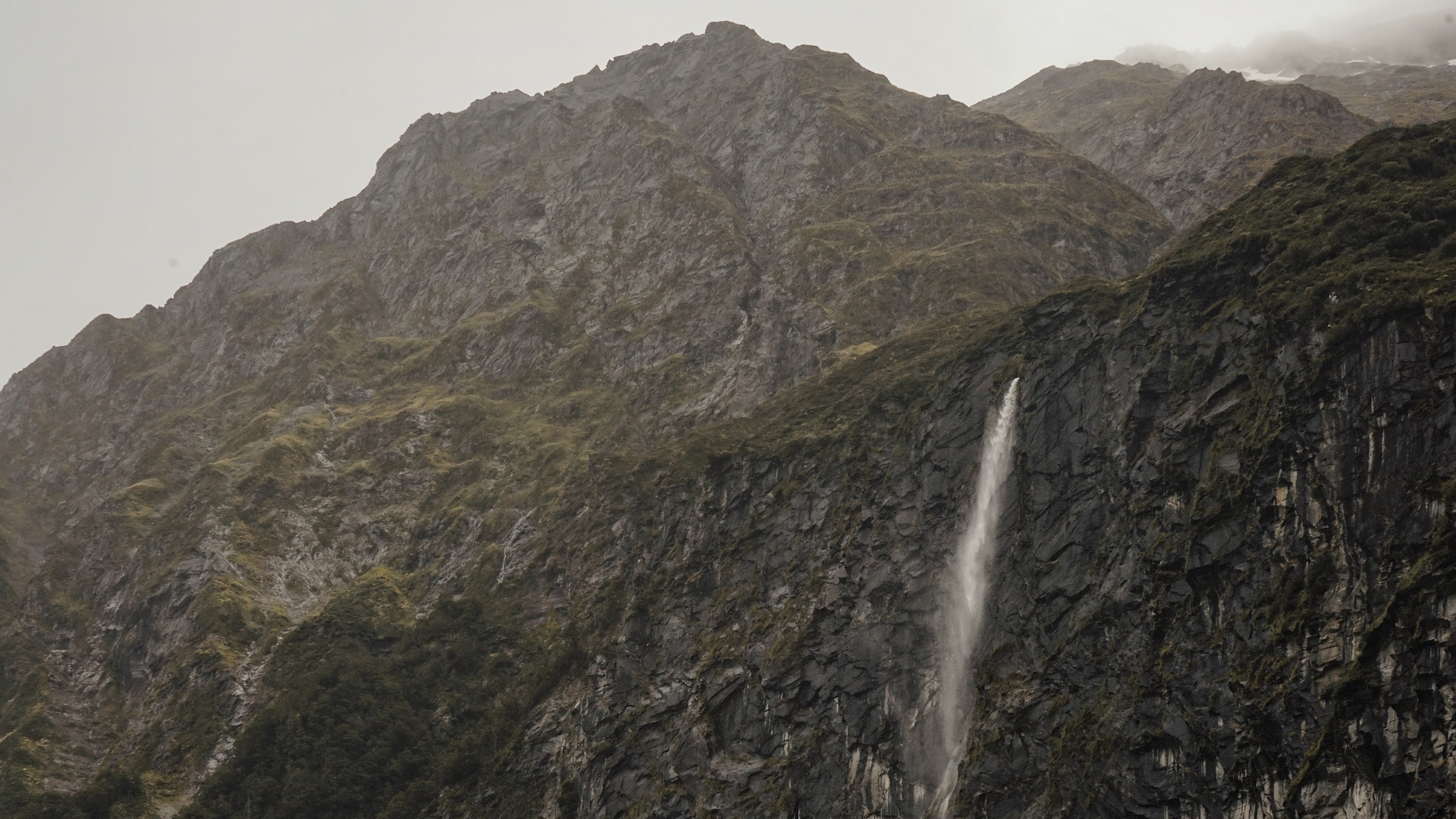 Обои водопад, обрыв, нагорье, горный рельеф, вода в разрешении 3840x2160