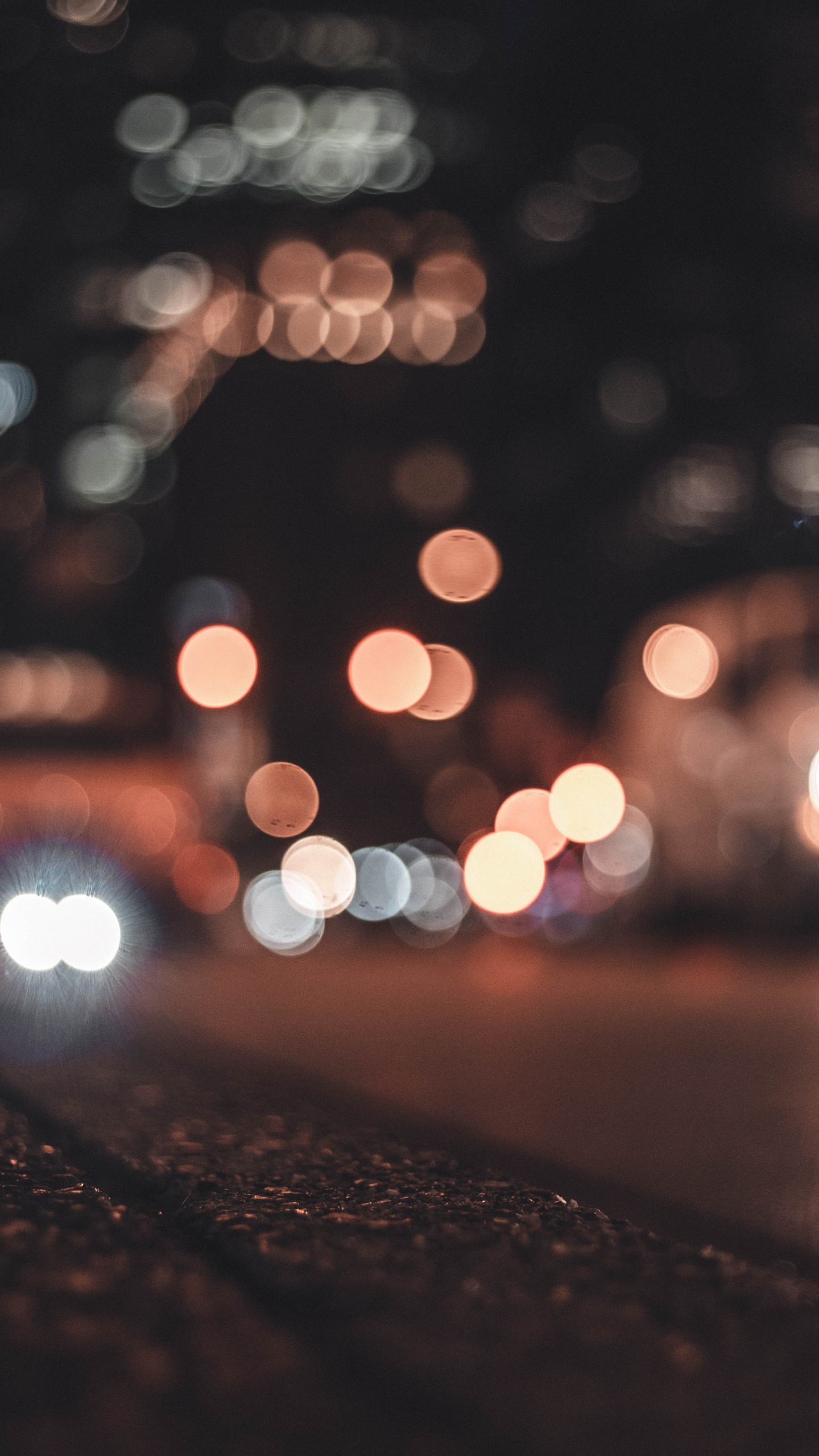 Обои небо, уличный фонарь, горошек, дорога, ночь в разрешении 1440x2560