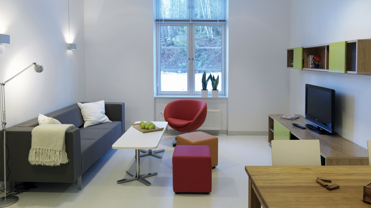 Обои гостиная комната, дизайн, мебель, таблица, естественное освещение в разрешении 1280x720