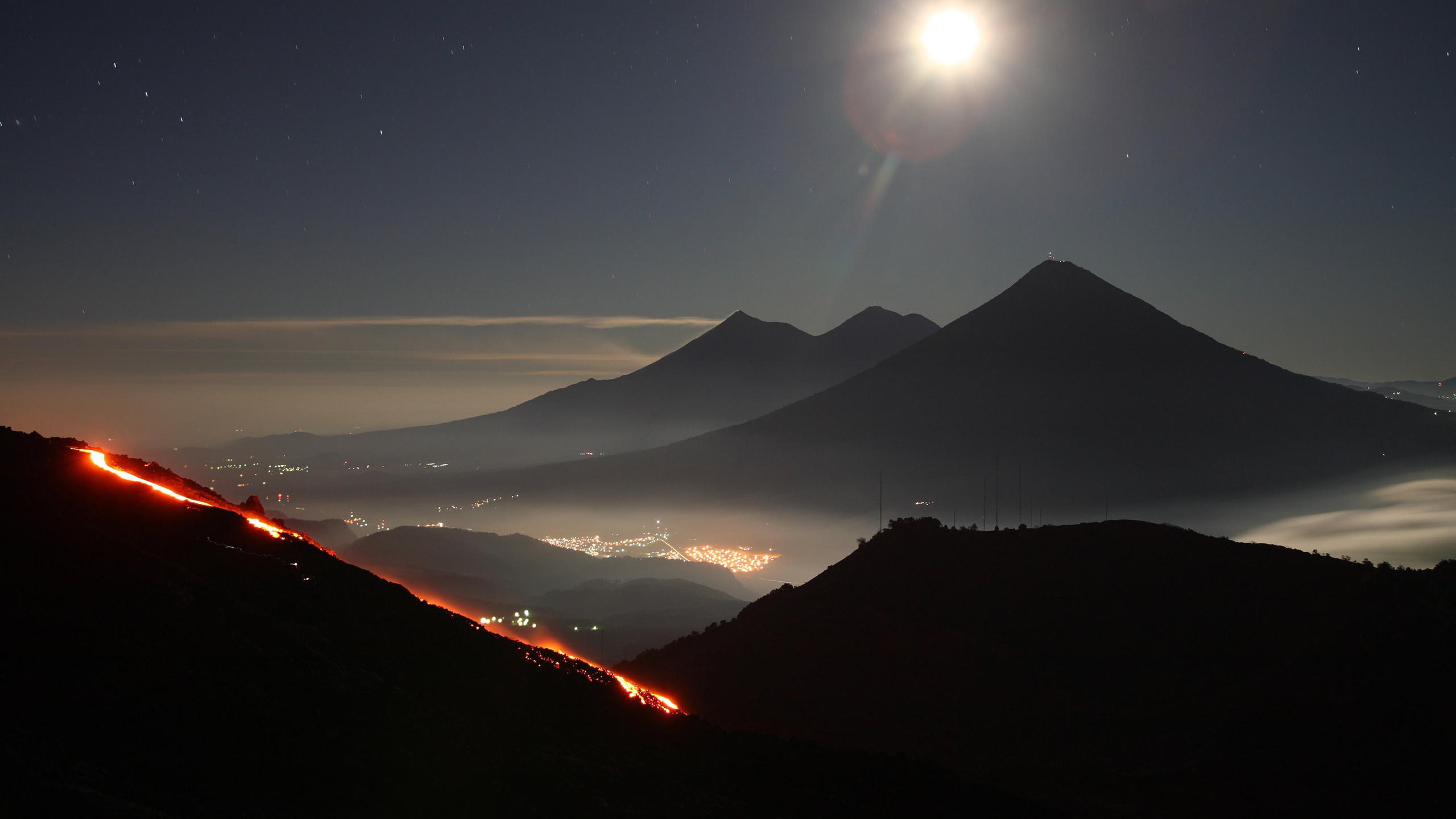 Обои пакае, вулкан, горный хребет, свет, ночь в разрешении 2560x1440