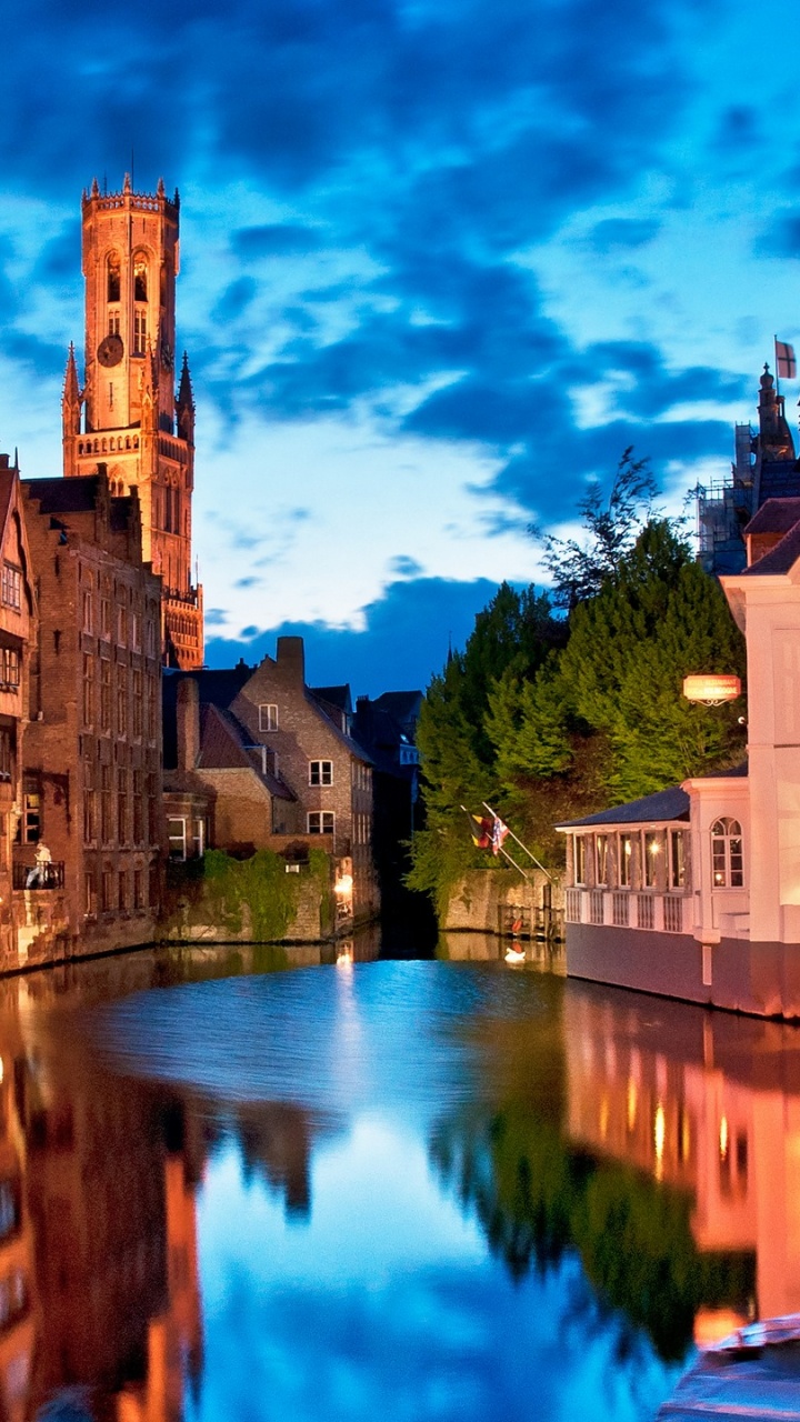 Обои водный путь, отражение, городок, ориентир, средневековая архитектура в разрешении 720x1280