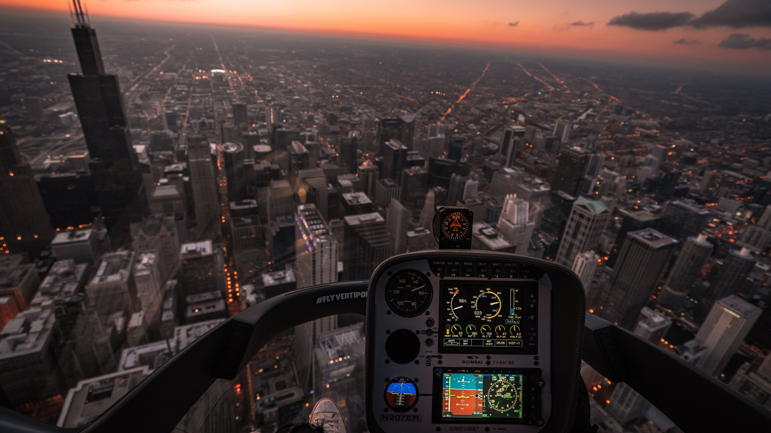 Обои самолеты, городской пейзаж, город, городской район, населенный пункт в разрешении 2560x1440