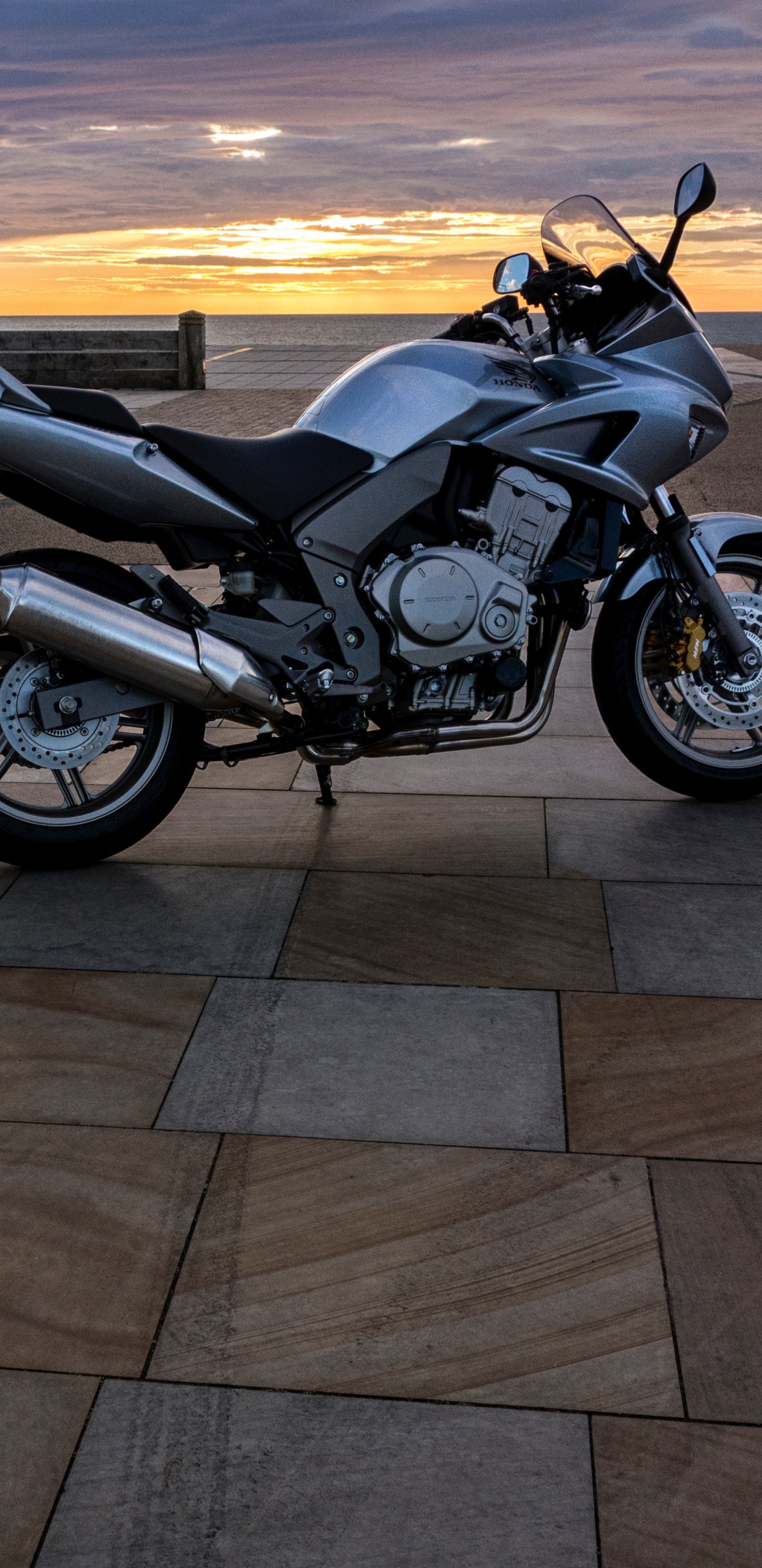 Обои мотоцикл, авто, Хонда, обод, автомобильные шины в разрешении 1440x2960