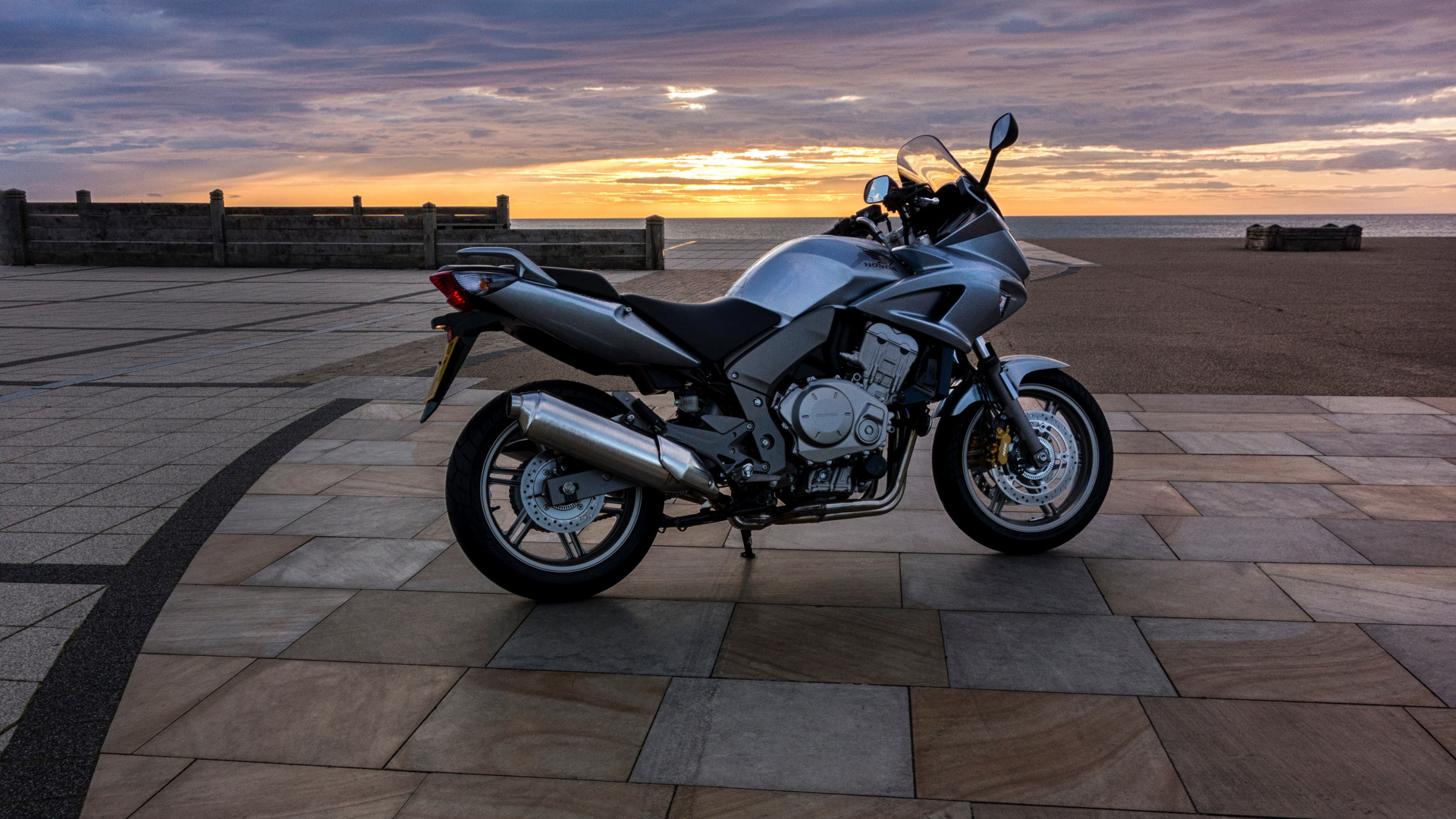 Обои мотоцикл, авто, Хонда, обод, автомобильные шины в разрешении 1920x1080