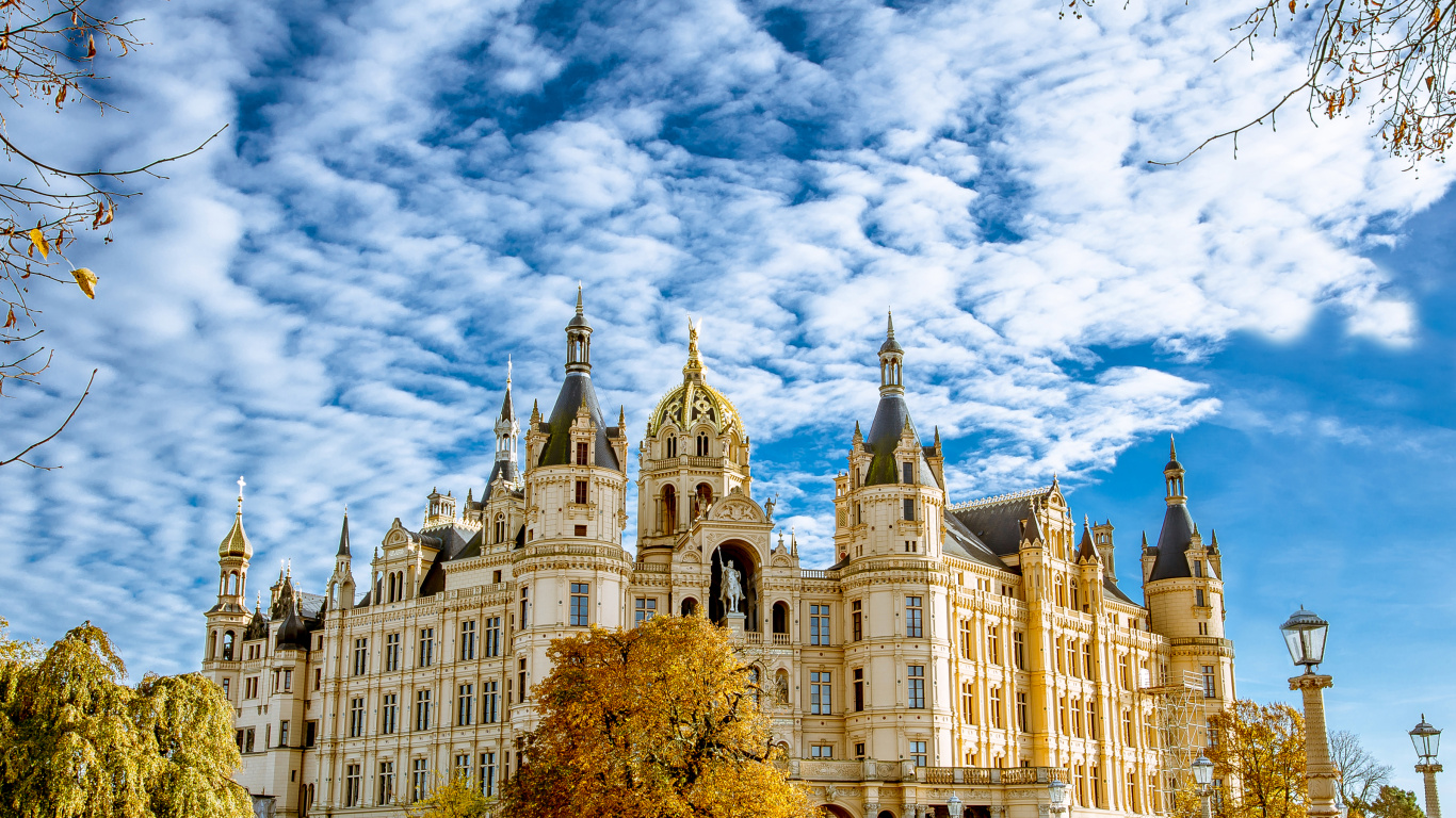 Обои замок Нойшванштайн, замок, дворец, ориентир, здание в разрешении 1366x768