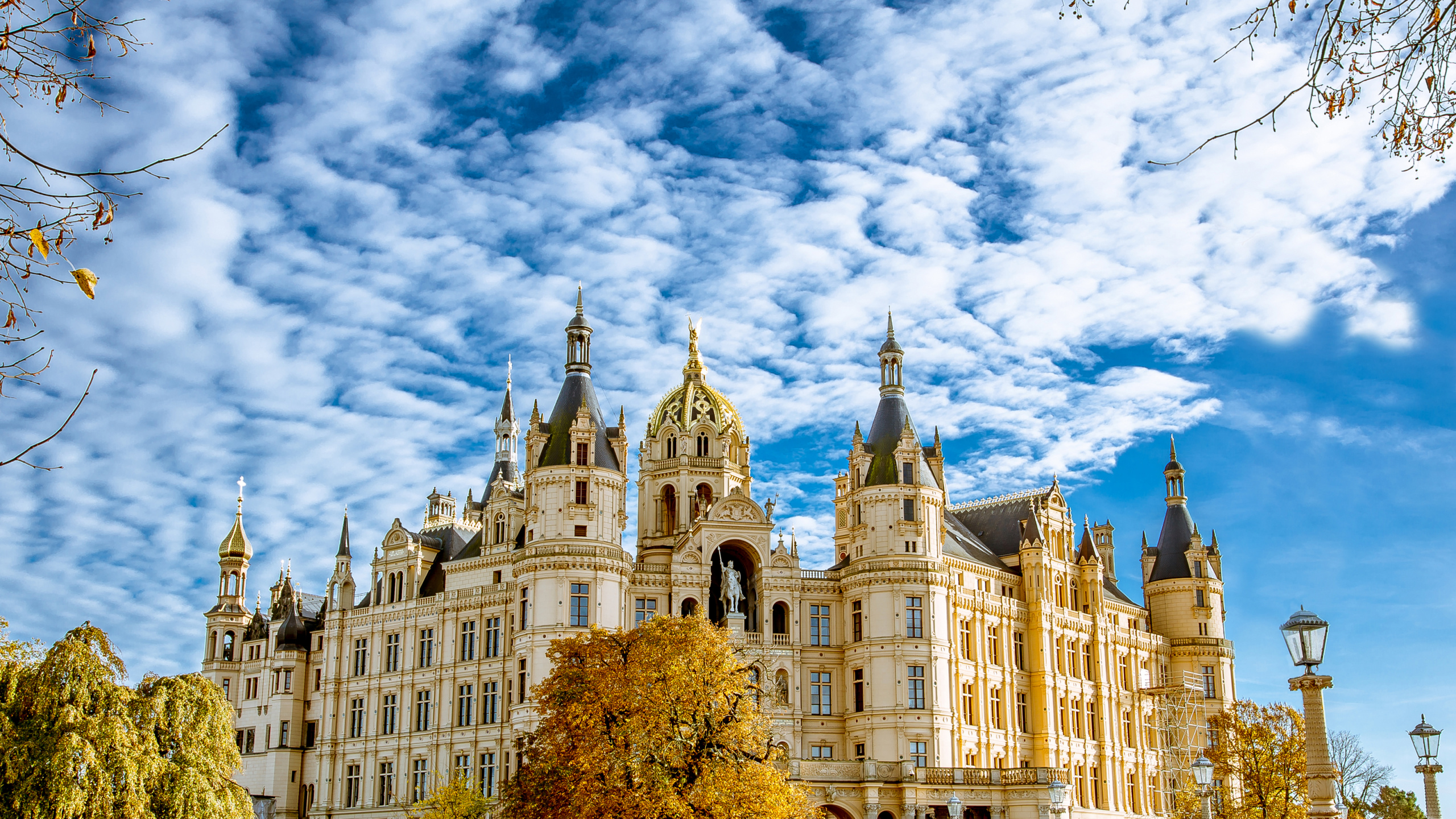 Обои замок Нойшванштайн, замок, дворец, ориентир, здание в разрешении 2560x1440