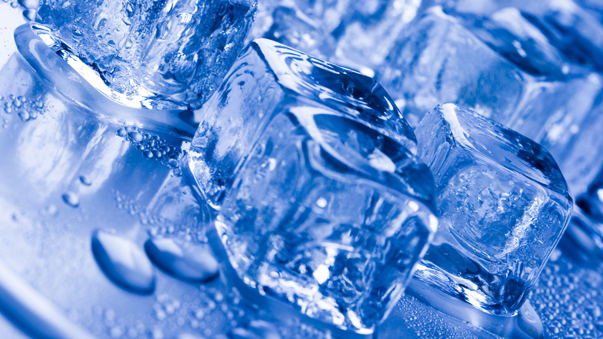 Обои кубик льда, синий, вода, прозрачный материал, синий кобальт в разрешении 1920x1080
