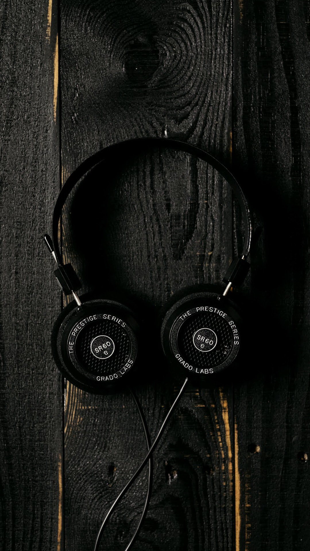 Обои наушники, висгун - социальная сеть, Тикток, автомобильные шины, ткань в разрешении 1080x1920