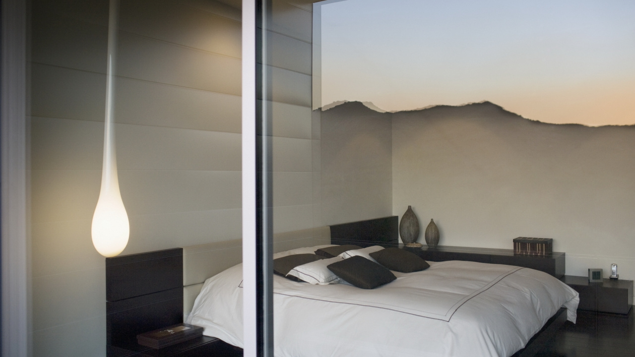 Обои спальня, мебель, светильник, дверь, Лампа в разрешении 1280x720