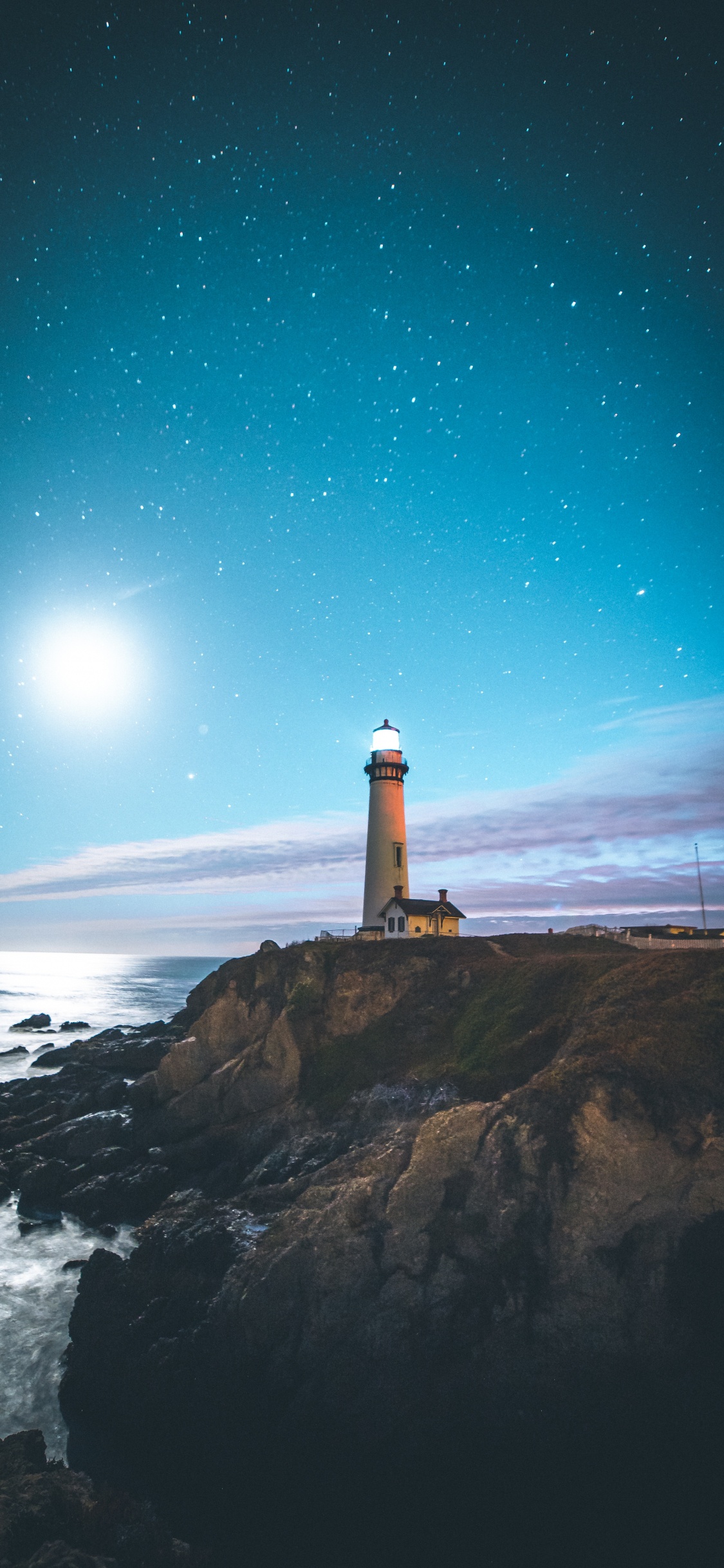 Обои Маяка Пиджен-Пойнт, Маяк, свет, Пиджен-Пойнт-Роуд, Большой маяк Соболь-Пойнт в разрешении 1125x2436