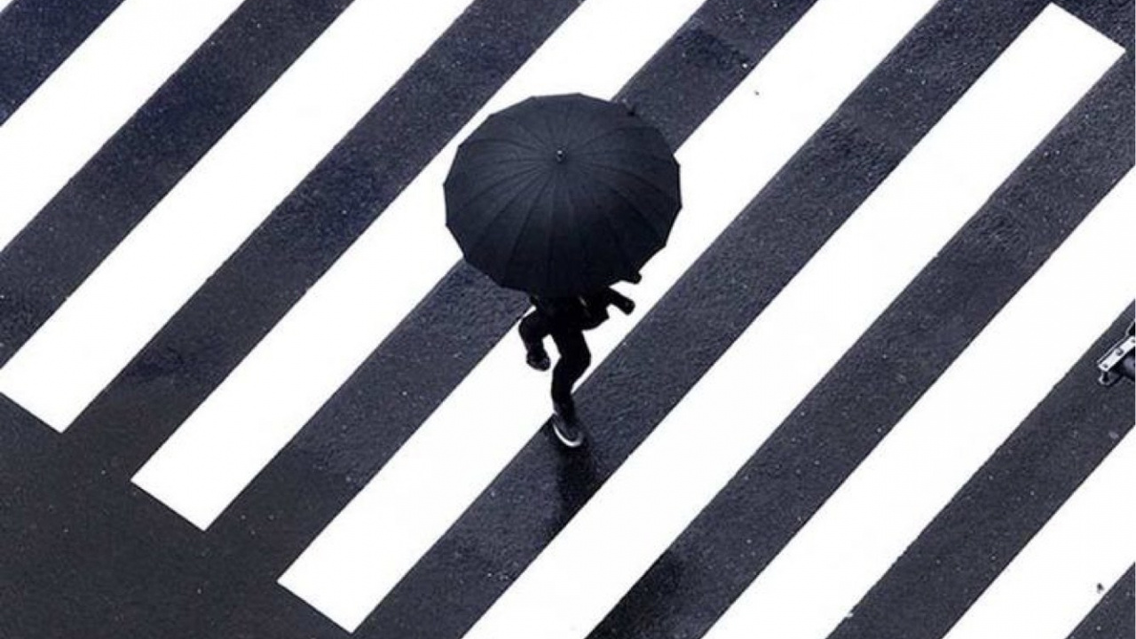 Обои асфальт, жест, серый цвет, дорожное покрытие, черный и белый в разрешении 1280x720