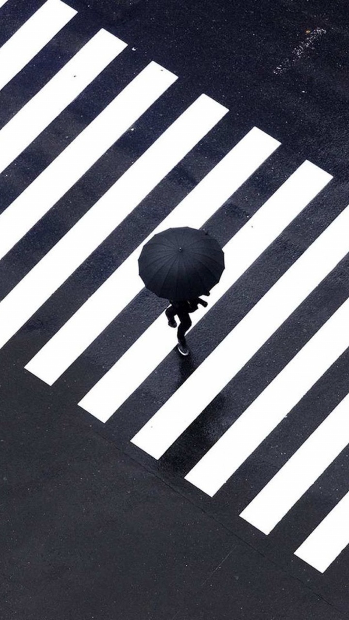 Обои асфальт, жест, серый цвет, дорожное покрытие, черный и белый в разрешении 720x1280