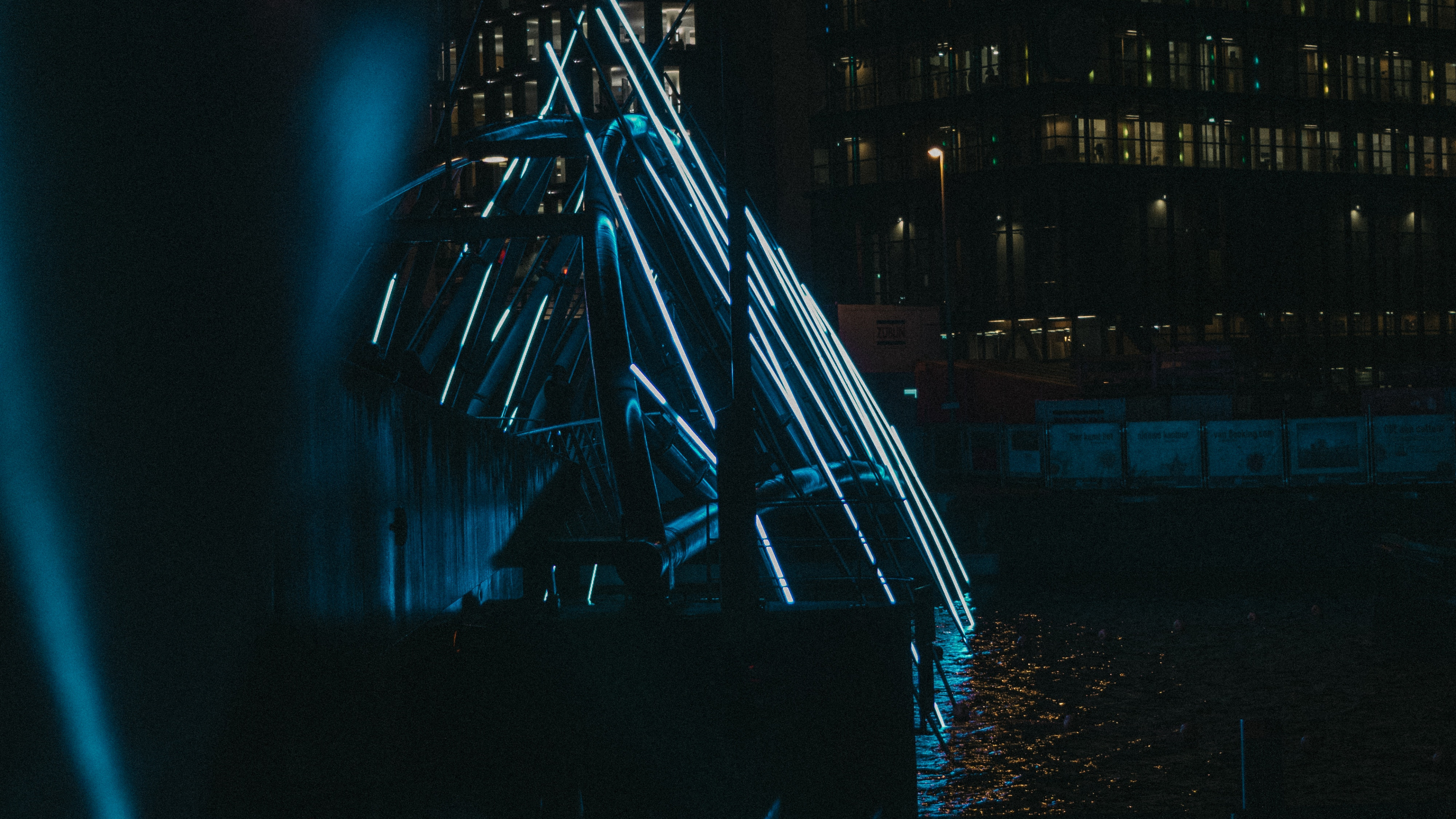 Обои синий, вода, свет, темнота, ночь в разрешении 3840x2160