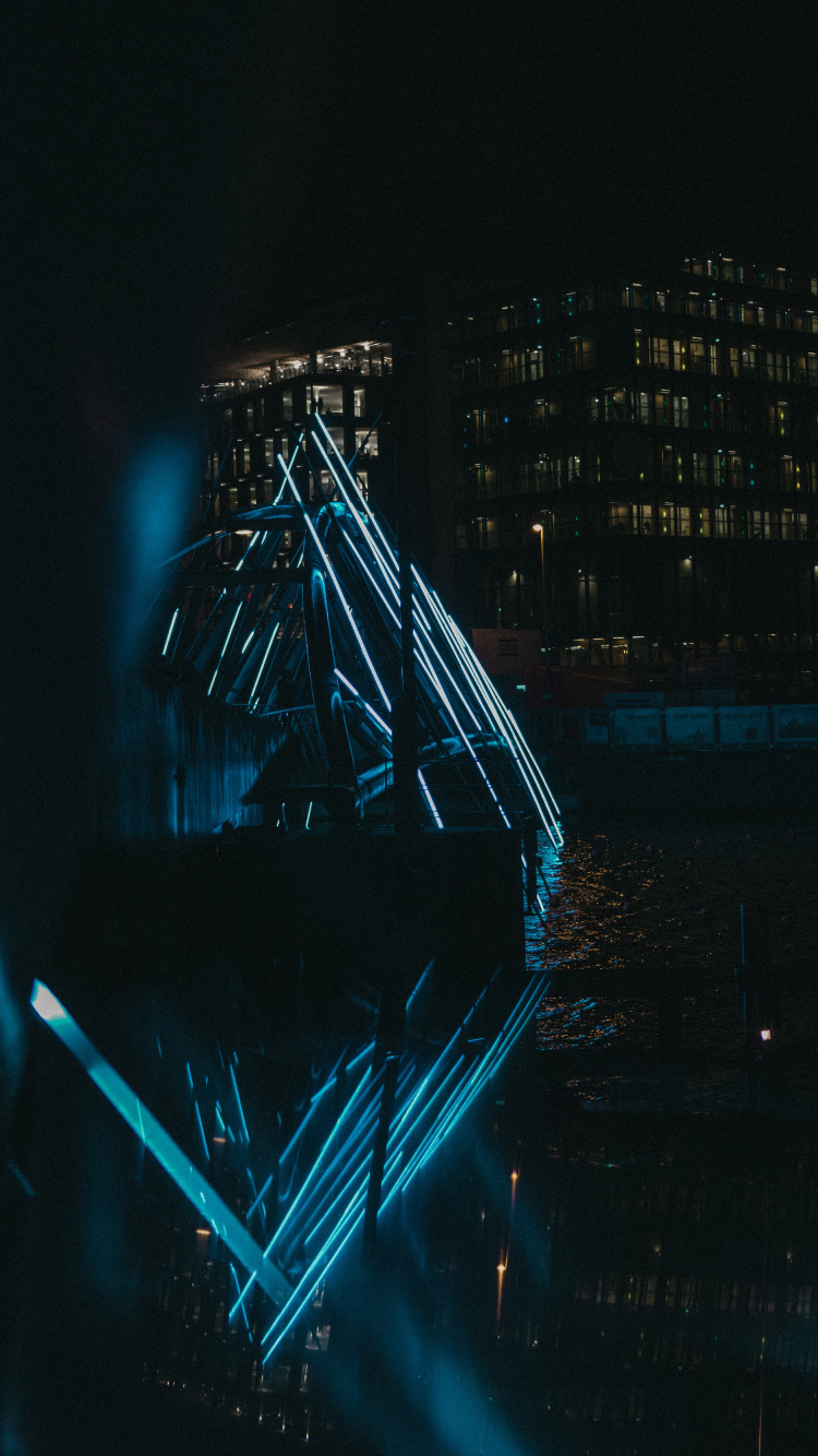 Обои синий, вода, свет, темнота, ночь в разрешении 750x1334