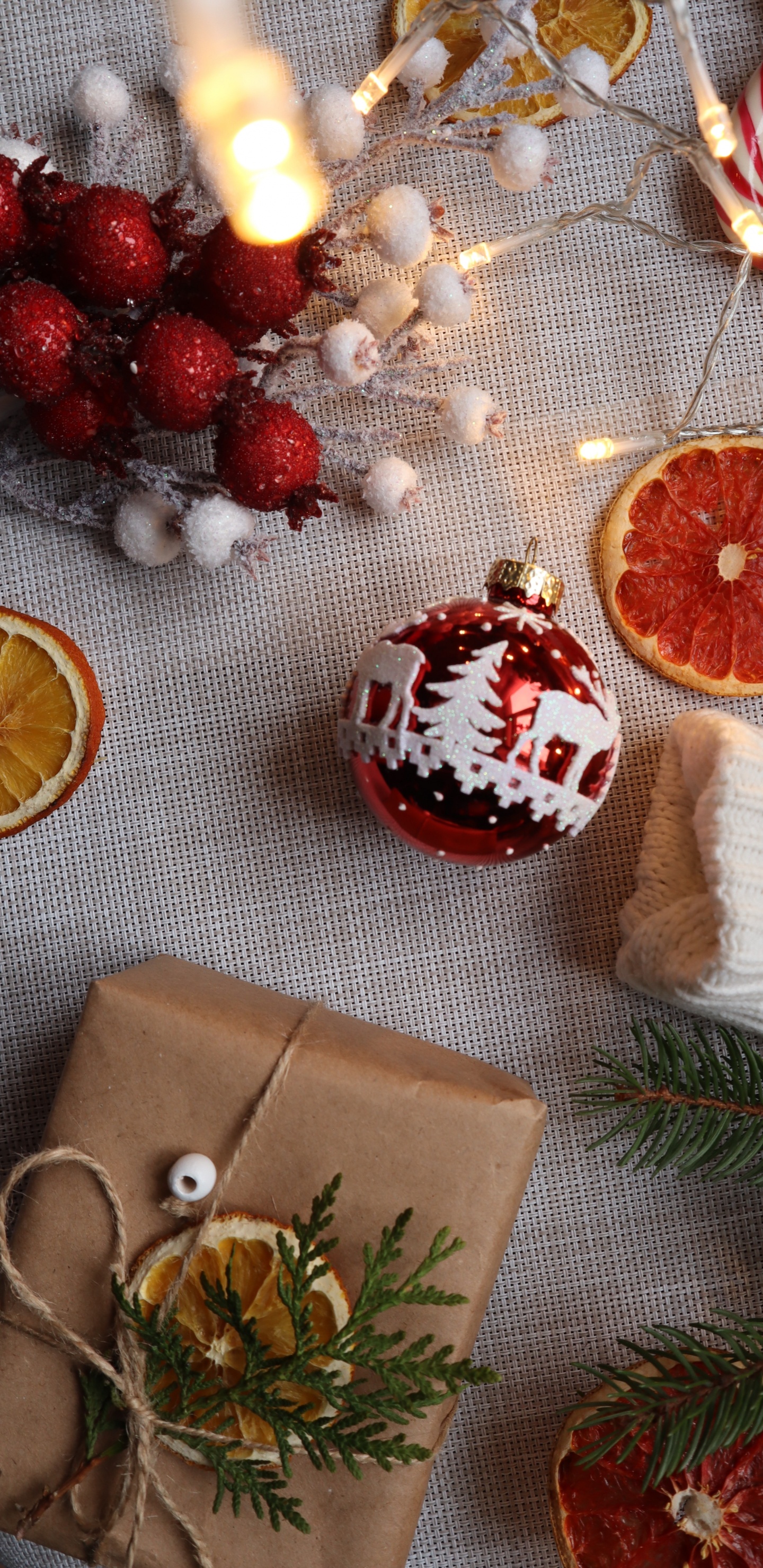 Обои Рождественские украшения, Рождество, елка, Сочельник, вышивка в разрешении 1440x2960