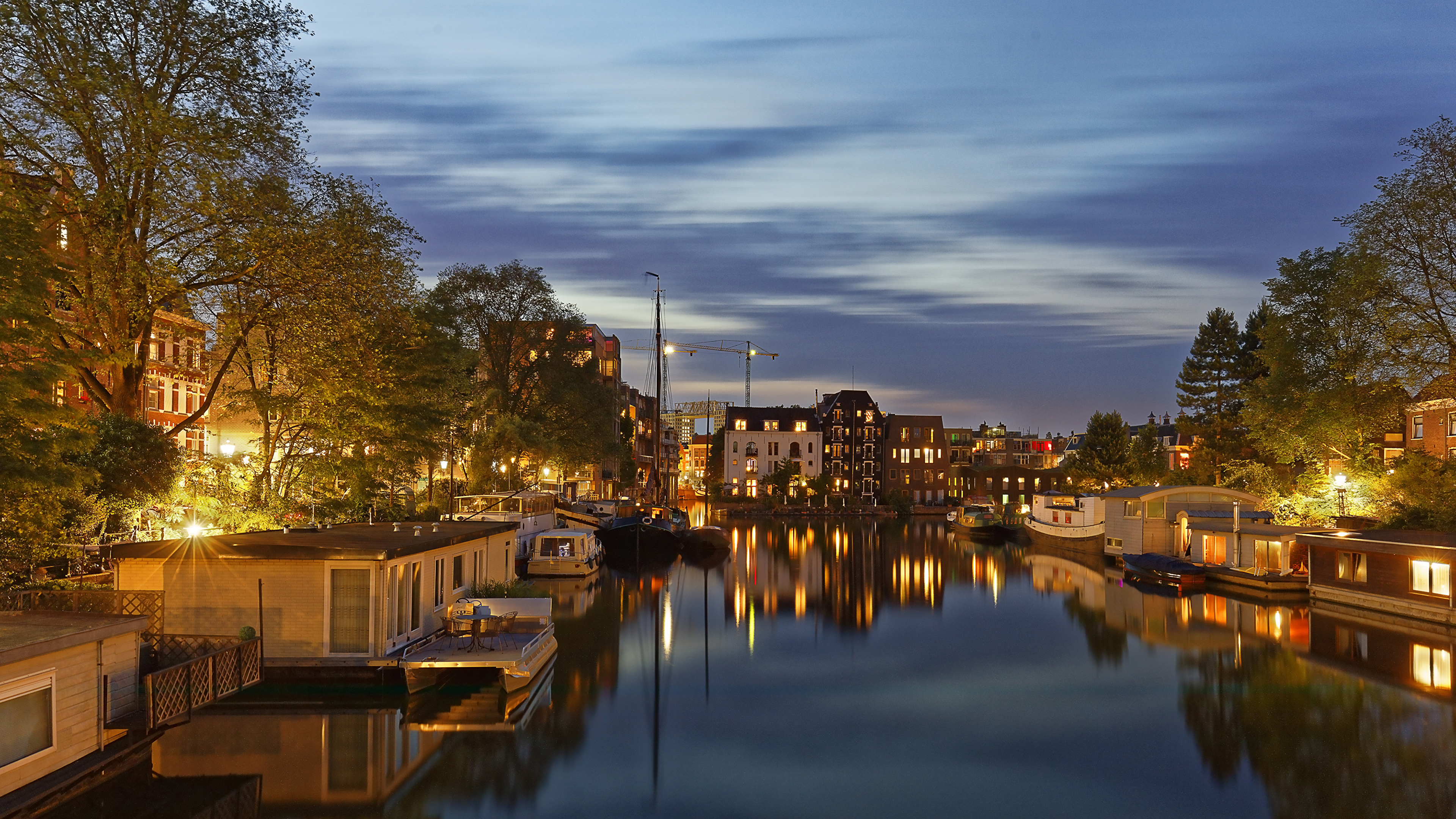 Обои отражение, здание, канал, водный путь, водоем в разрешении 3840x2160