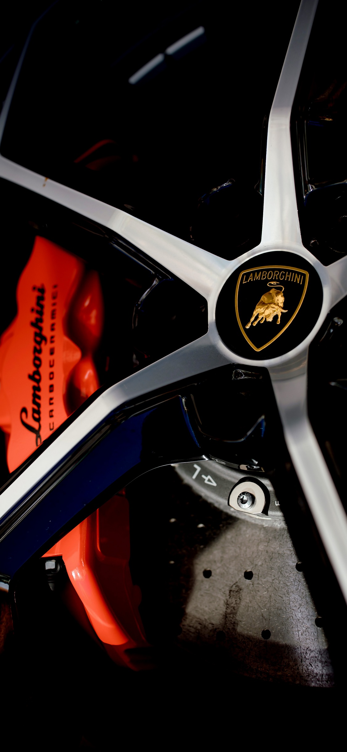 Обои Ferrari, амолед, легковые автомобили, Ламборджини, колесо в разрешении 1125x2436