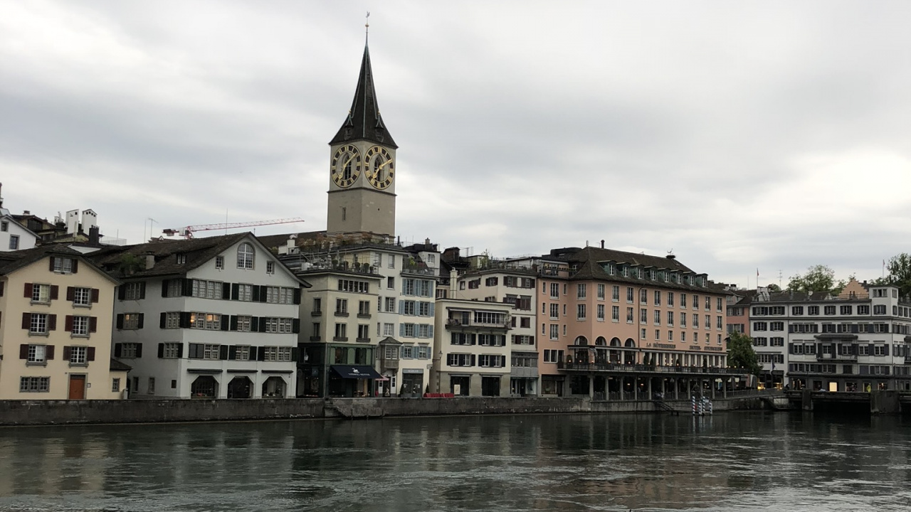 Обои Zrich, Церковь Fraumnster, Церковь Св Петра, Bahnhofstrasse, кофе в разрешении 1280x720