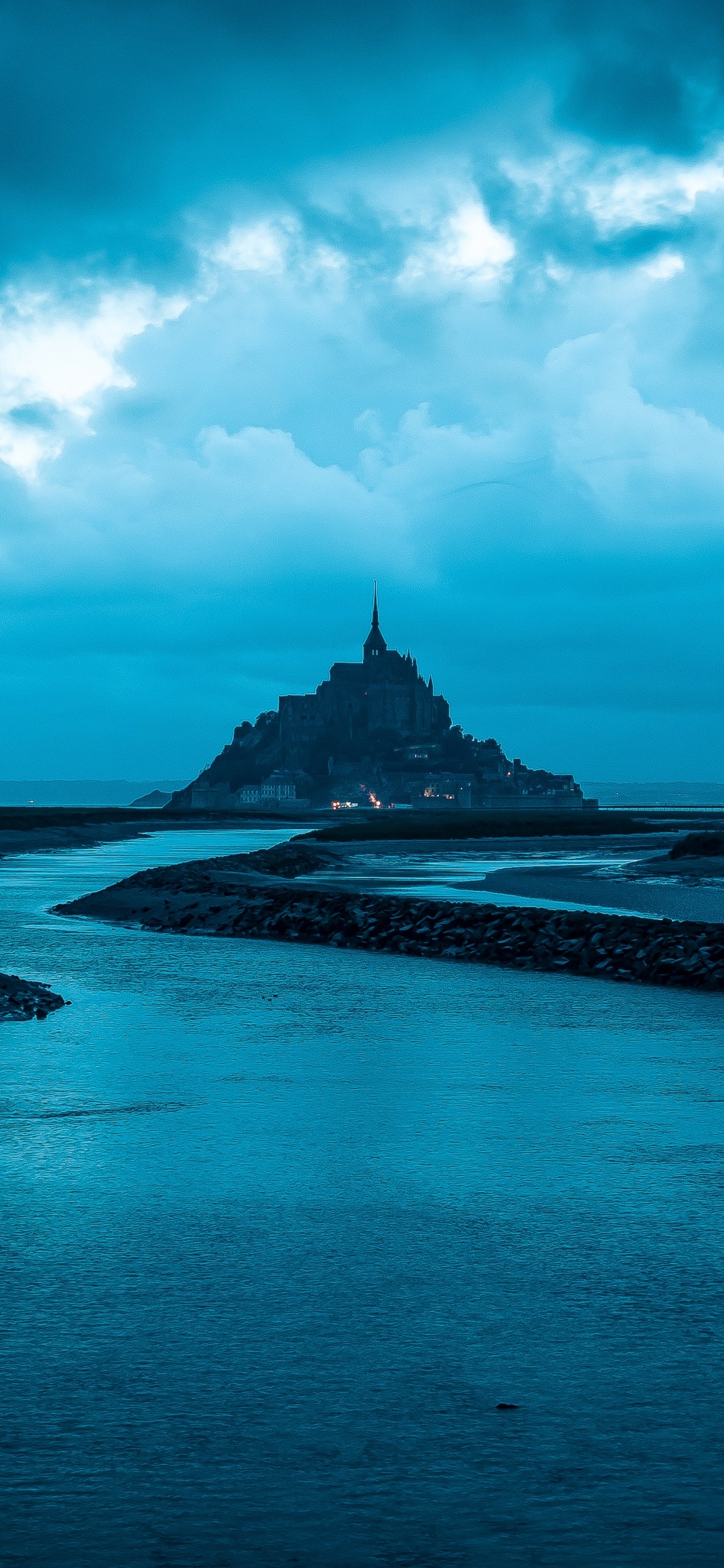 Обои красивый ночной вид на природу, природа, облако, вода, атмосфера в разрешении 1125x2436