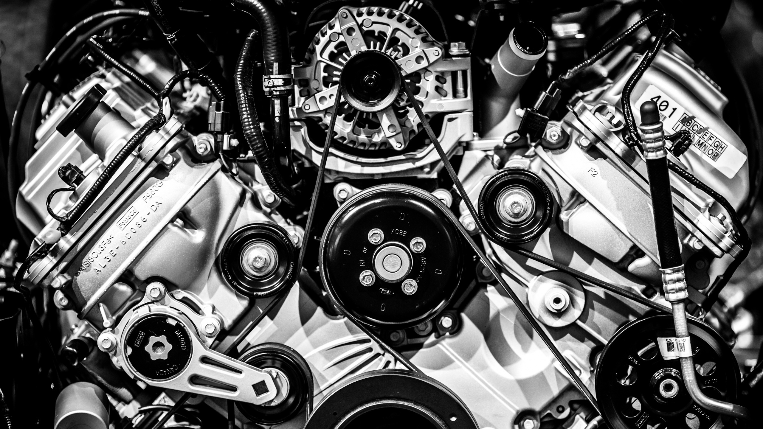 Обои двигатель, автомобильные запчасти, колесо, спорткар, авто в разрешении 2560x1440