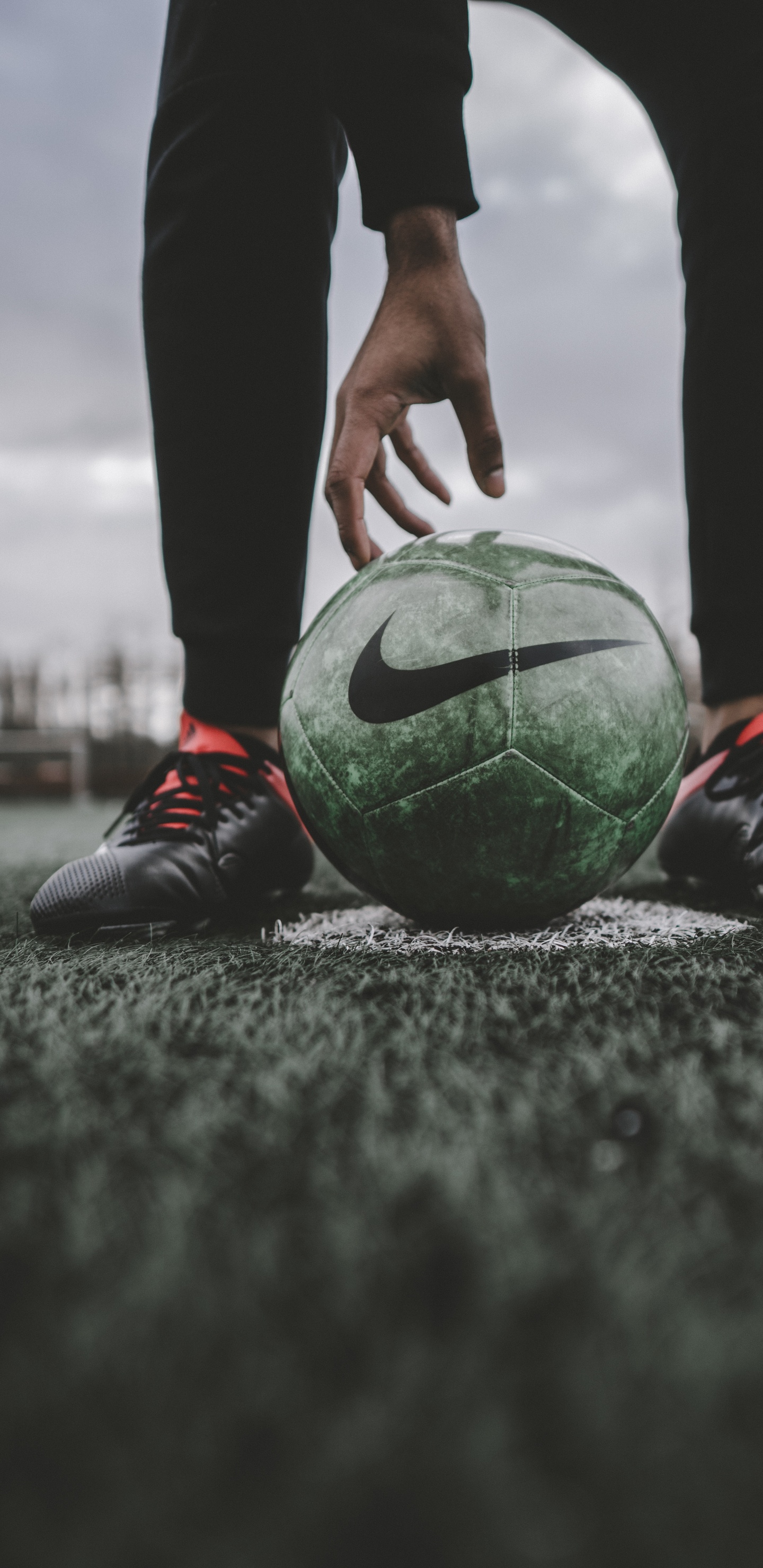 Обои дриблинг, Лот Футбол, спортивные тренировки, игра с мячом, спортивный инвентарь в разрешении 1440x2960