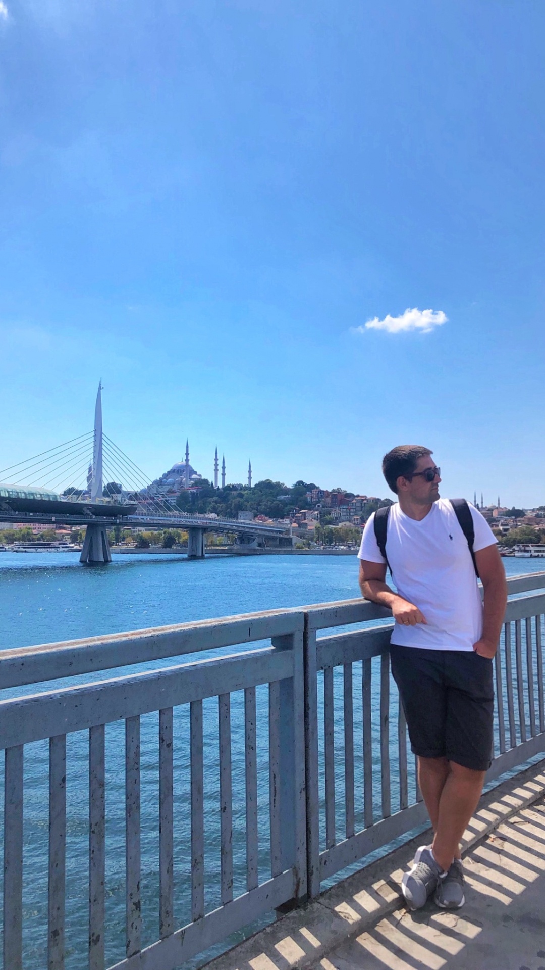 Обои туризм, вода, водоем, человек, дорога в разрешении 1080x1920