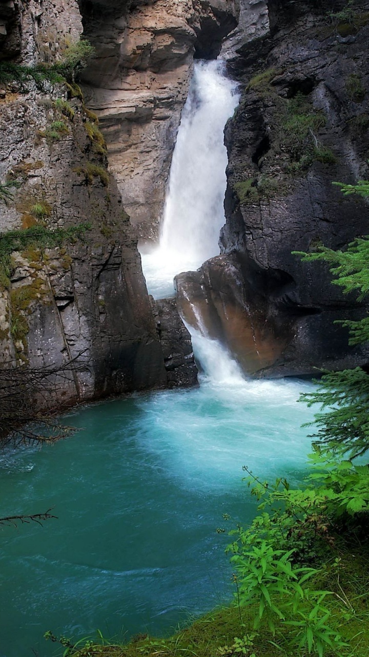 Обои водопад, гора, гидроресурсы, водоем, природа в разрешении 720x1280