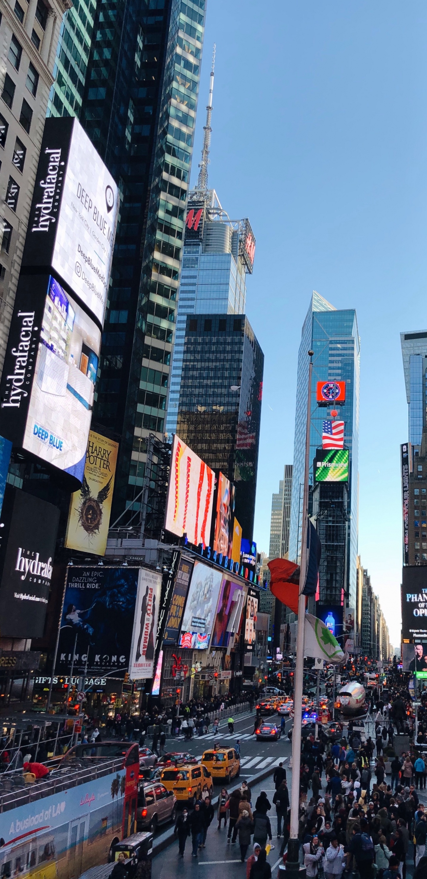 Обои таймсквер, толпа, люди, город, метрополия в разрешении 1440x2960