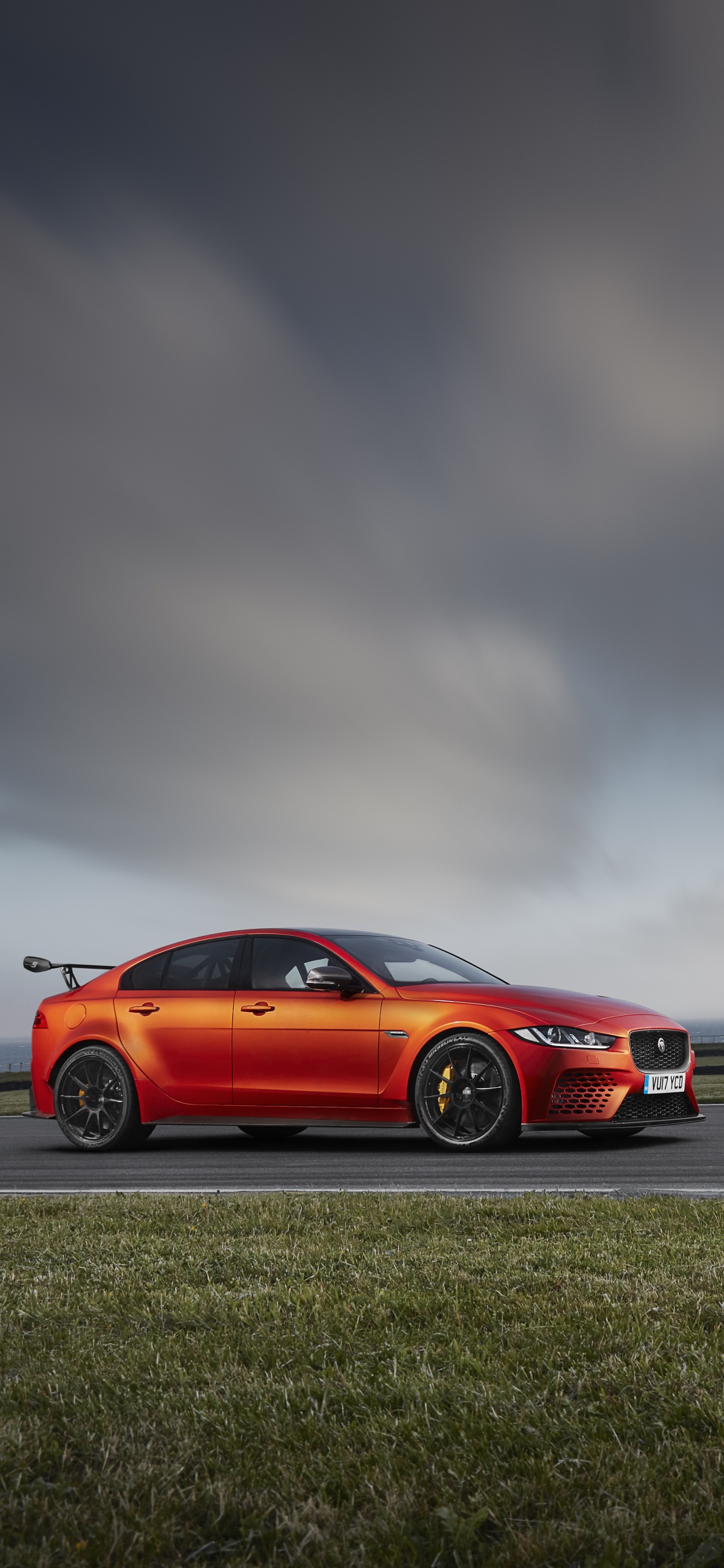 Обои автомобили jaguar, авто, Ягуар, Ягуар XE SV, проект 8 в разрешении 1125x2436