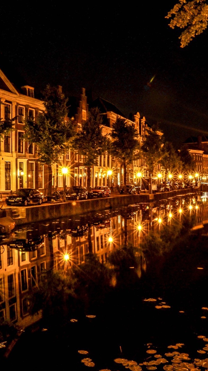 Обои ночь, водный путь, канал, отражение, вода в разрешении 720x1280