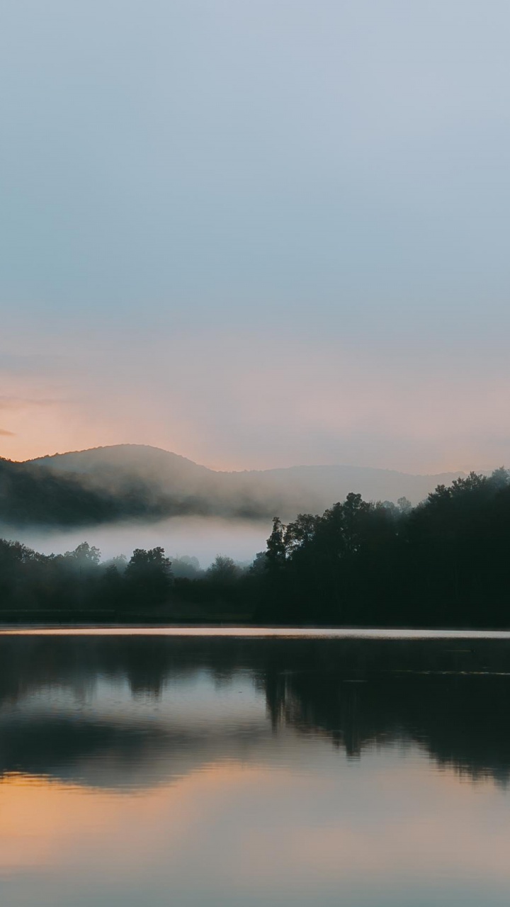 Обои отражение, вода, облако, атмосфера, гора в разрешении 720x1280