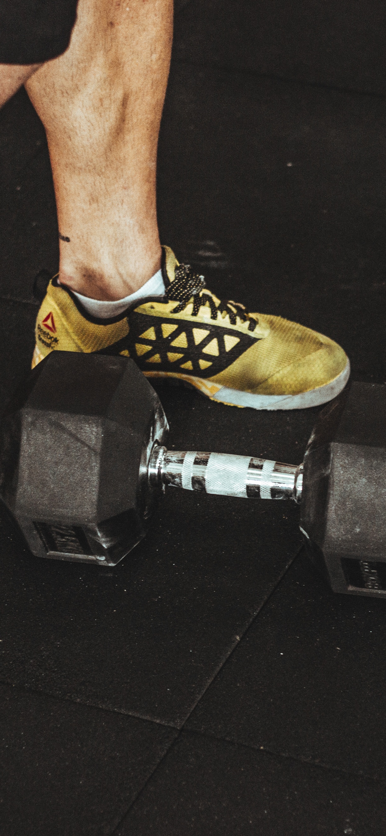 Обои силовые тренировки, Скейт обувь, сустав, Лонгбординг, физическая подготовка в разрешении 1242x2688