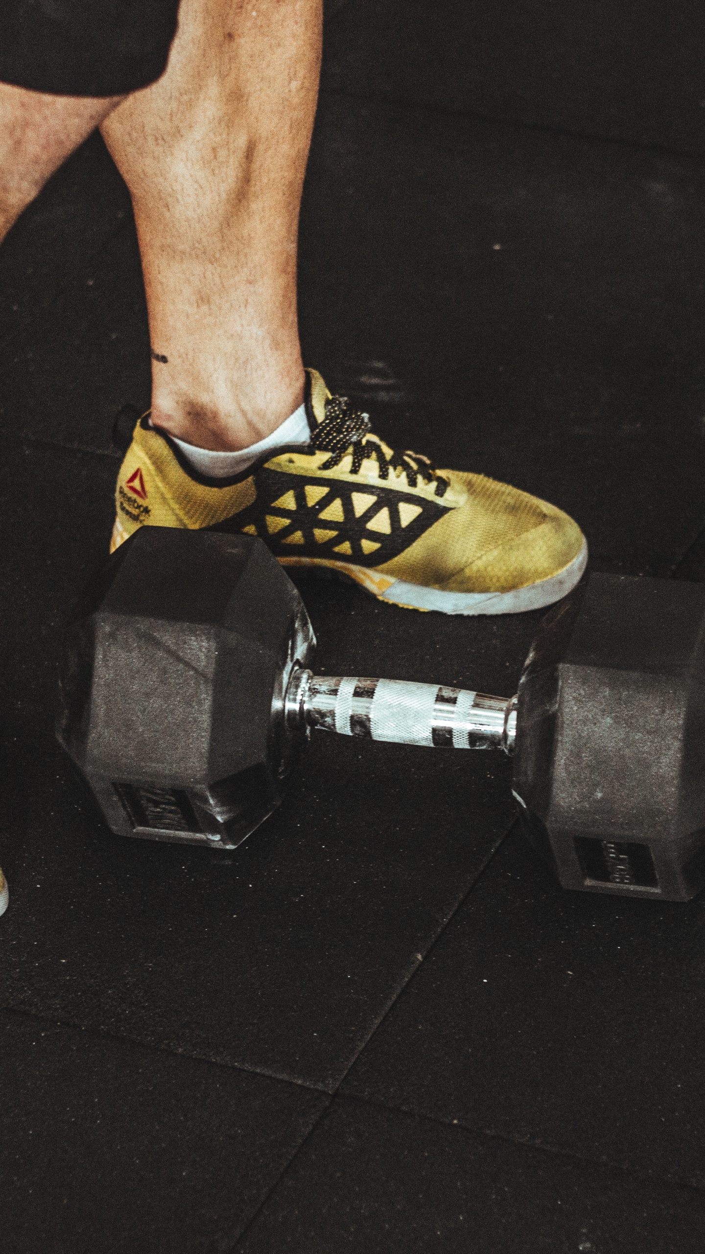 Обои силовые тренировки, Скейт обувь, сустав, Лонгбординг, физическая подготовка в разрешении 1440x2560