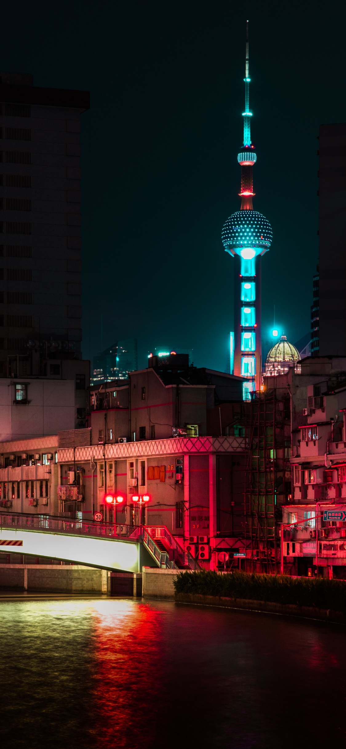 Обои вышка, город, ночь, метрополия, ориентир в разрешении 1125x2436