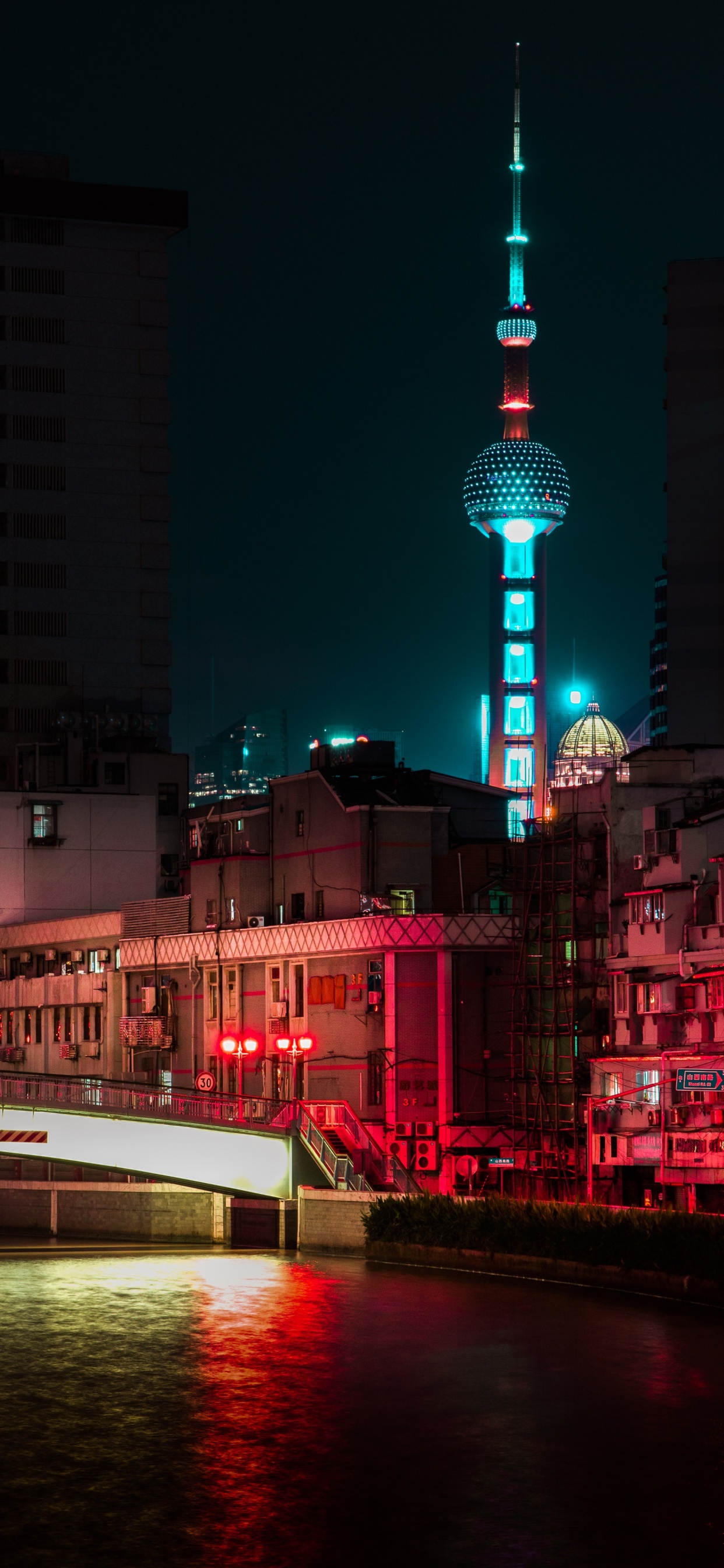 Обои вышка, город, ночь, метрополия, ориентир в разрешении 1242x2688