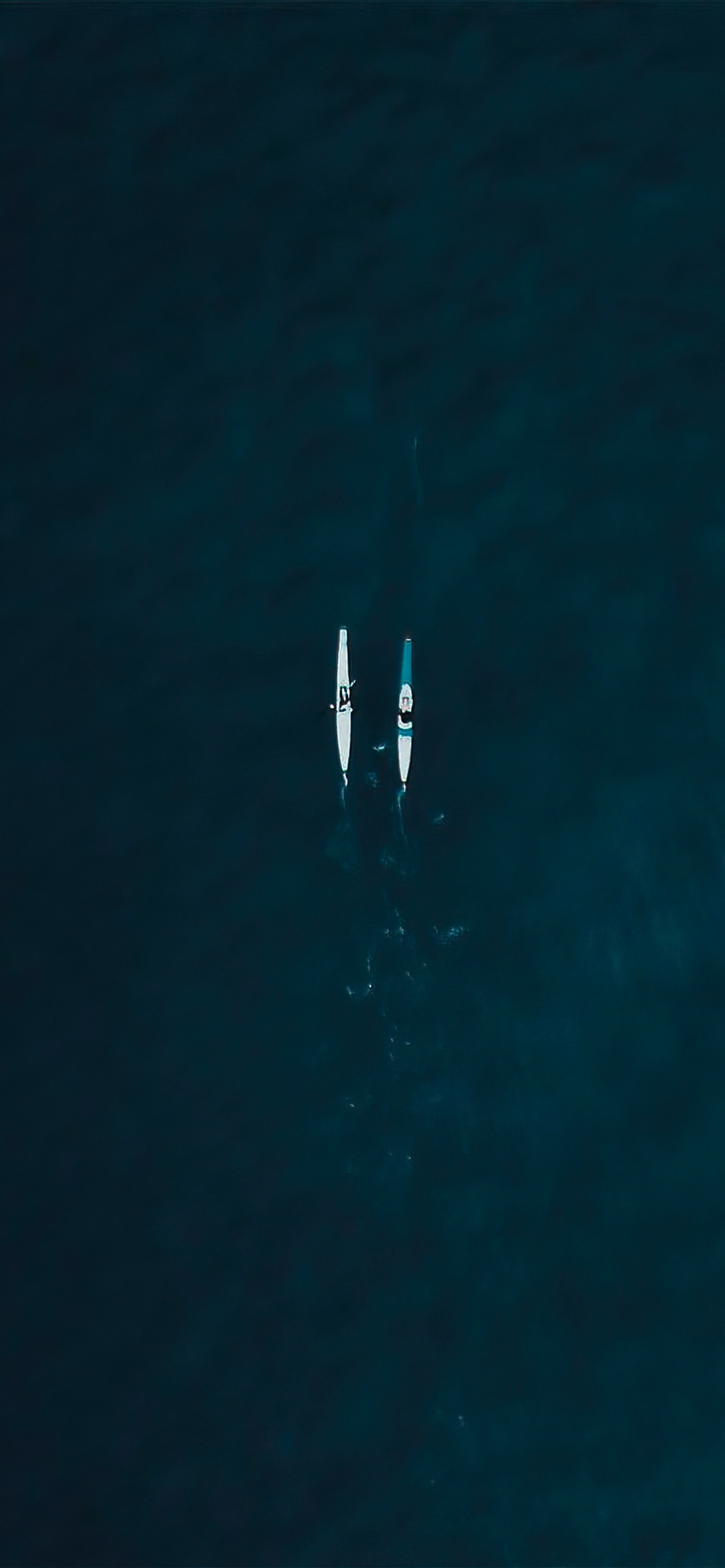 Обои вода, синий, судно, электрик, озеро в разрешении 1242x2688