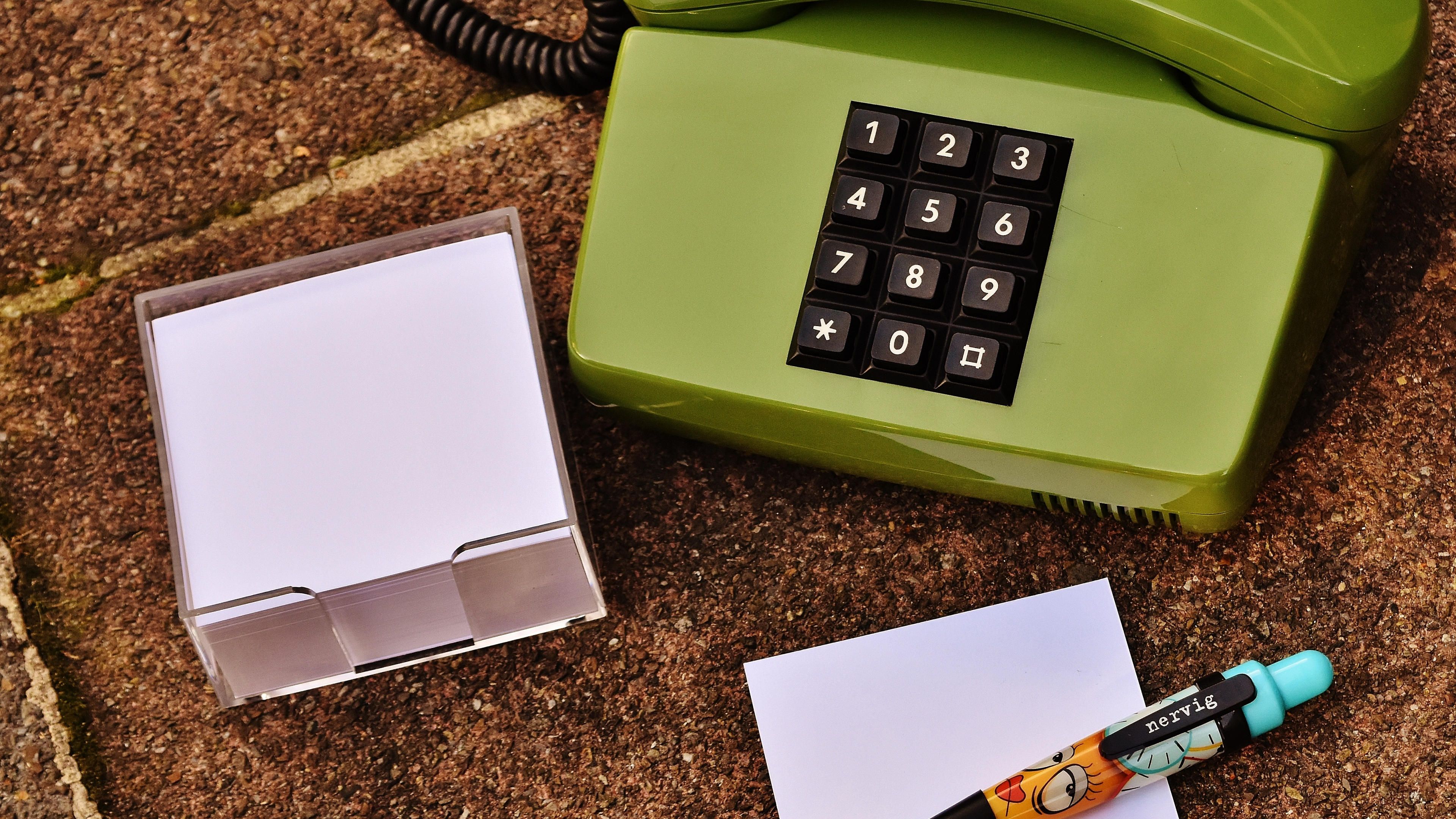 Обои зеленый, гаджет, технологии, электронное устройство, телефон в разрешении 3840x2160