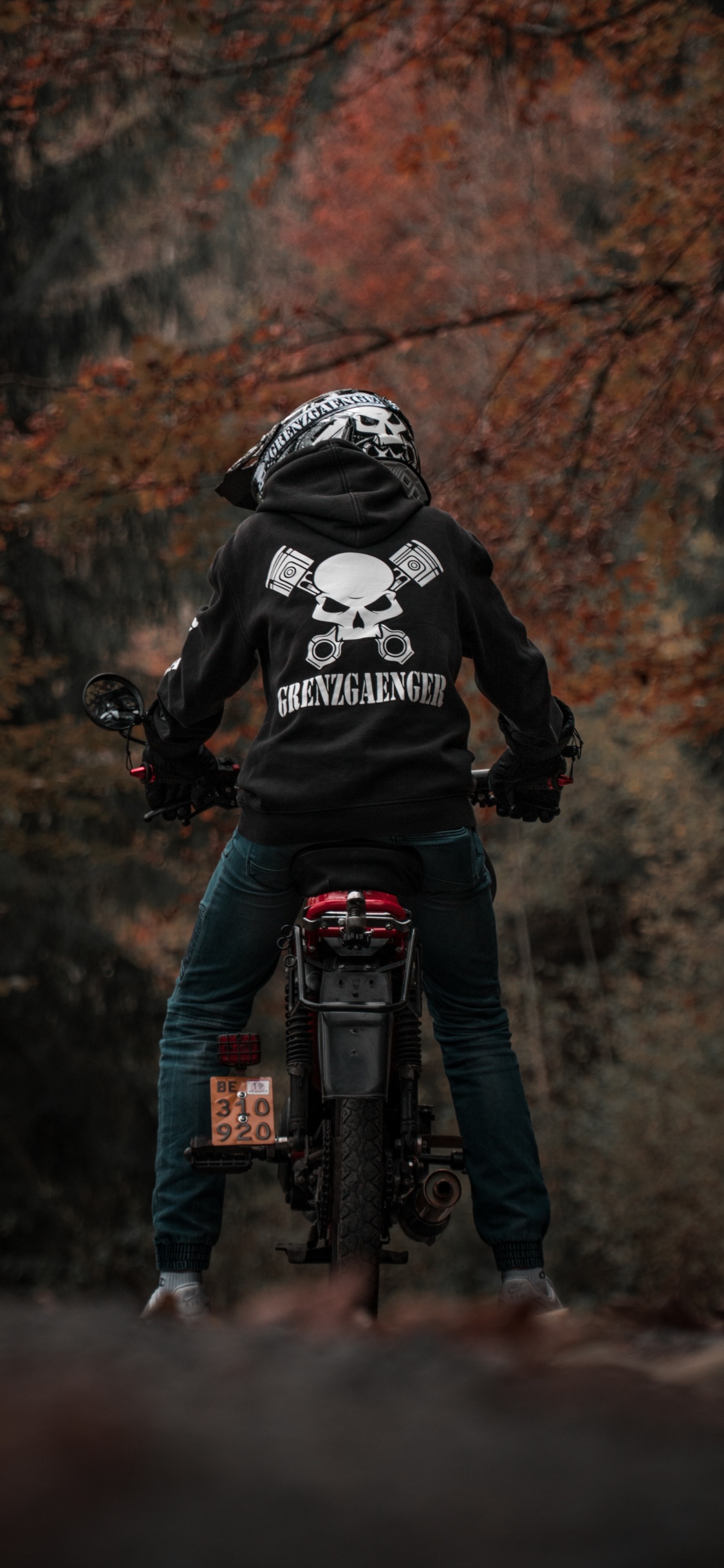 Обои отдых, почва, горный спуск на велосипедах, экстремальный вид спорта, горный велосипед в разрешении 1125x2436