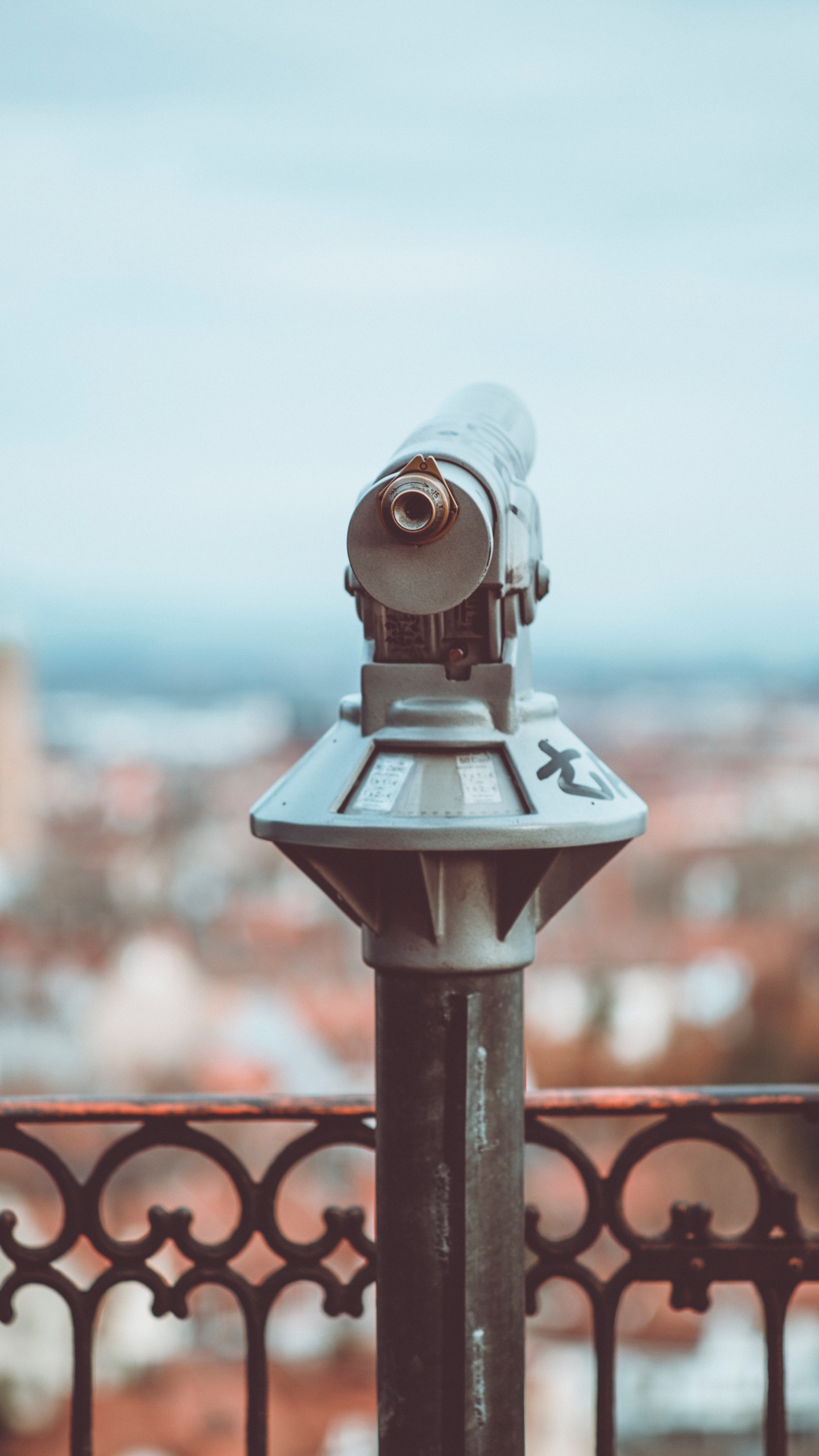 Обои железо, вода, ограждение, флерон, металл в разрешении 1440x2560