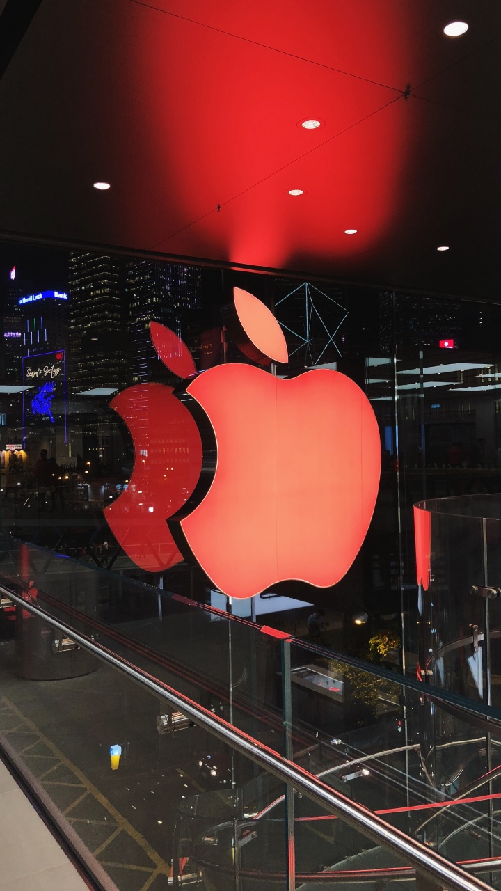 Обои apple, освещение, кармин, яблоко, фрукты в разрешении 720x1280